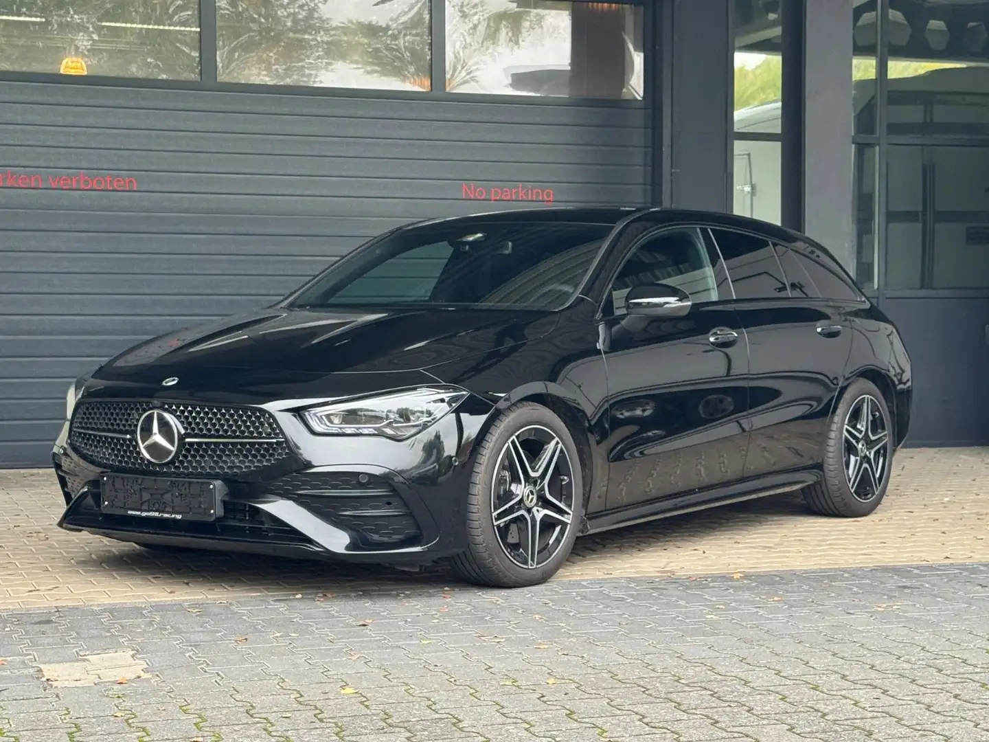 Mercedes-Benz CLA 200 AMG-Line Premium ° Night Schwarz - 1