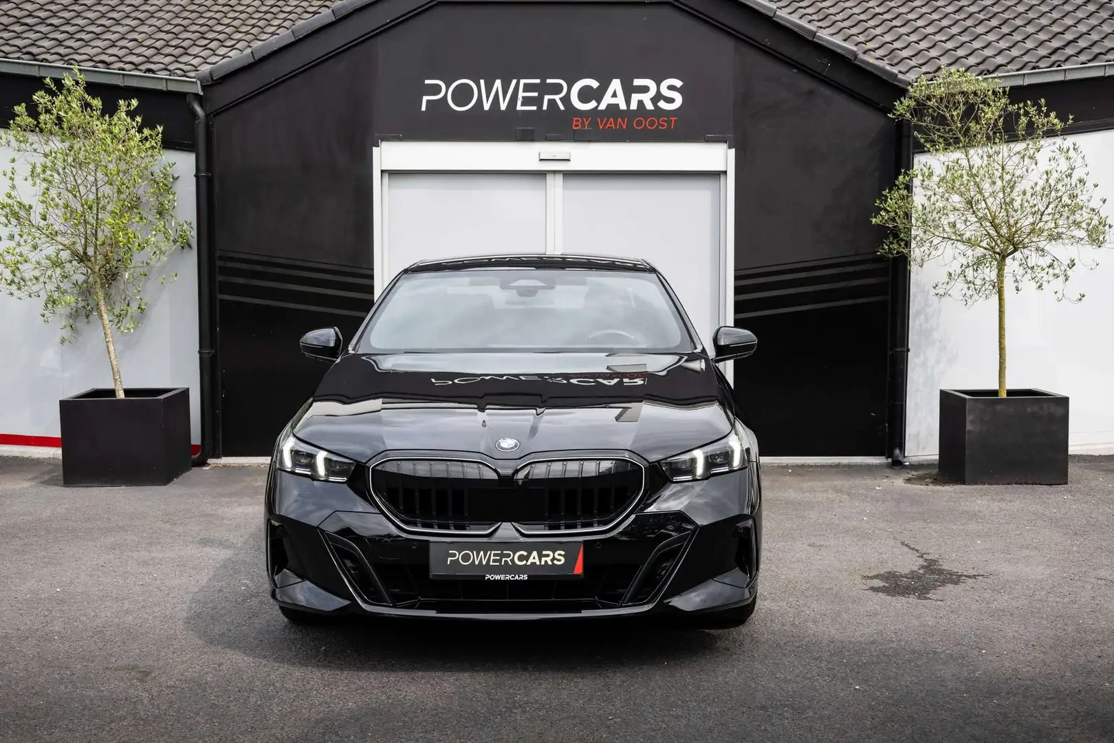 BMW 520 M Sport  360  HUD  PANO  H/K  SHADOW Noir - 2