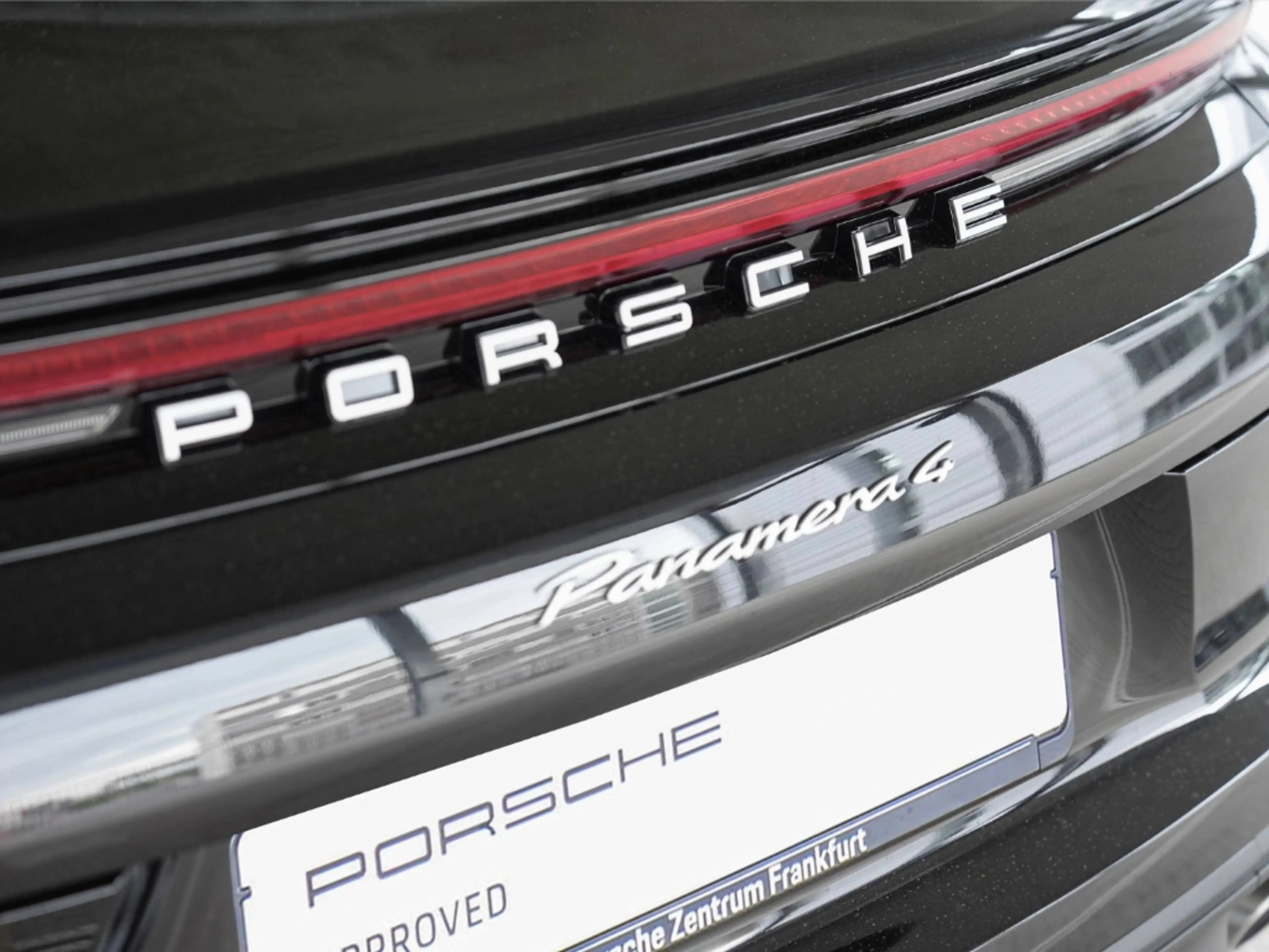 Porsche Panamera 4 — photo 11