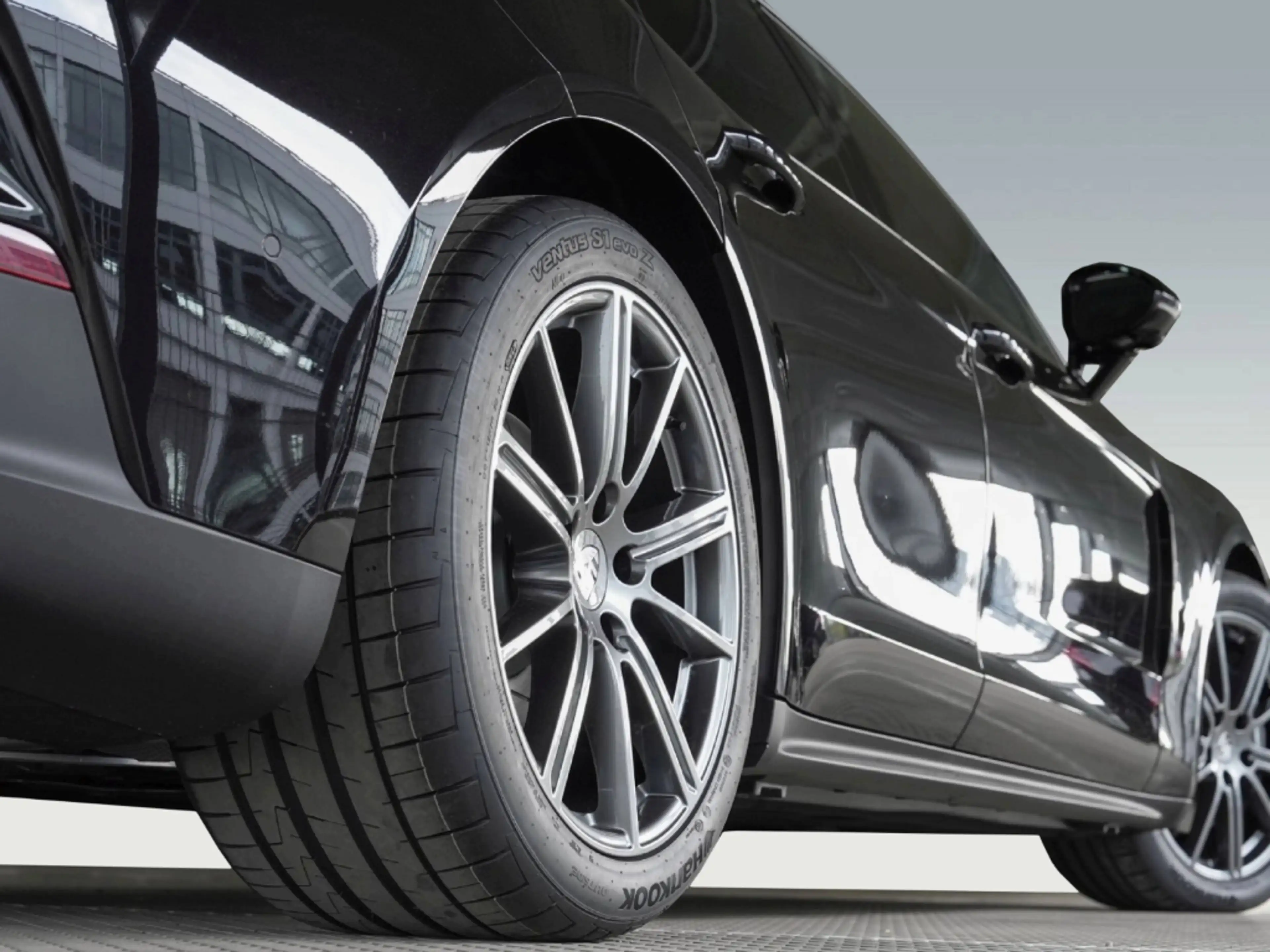 Porsche Panamera 4 — photo 8