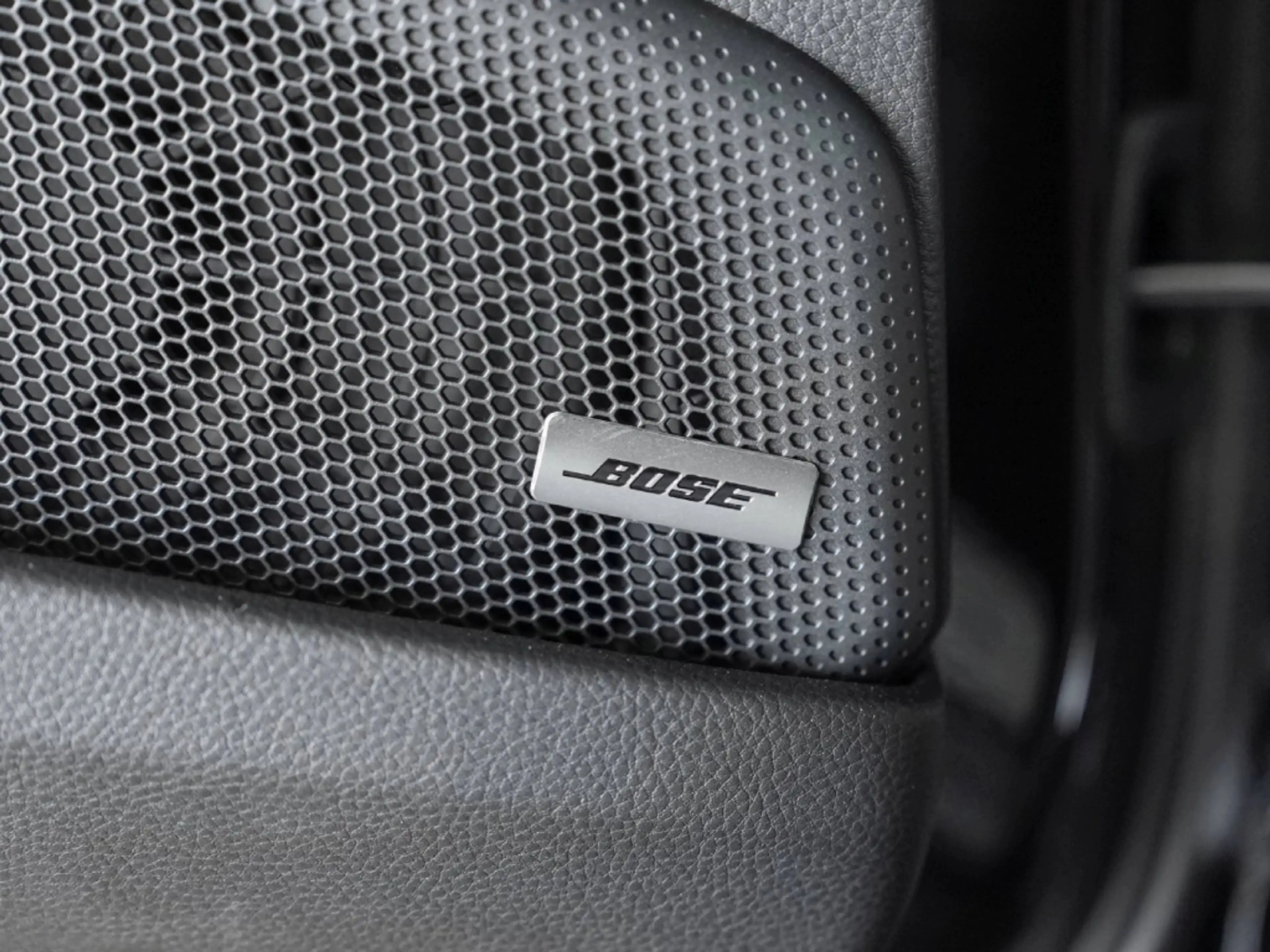 Porsche Panamera 4 — photo 14