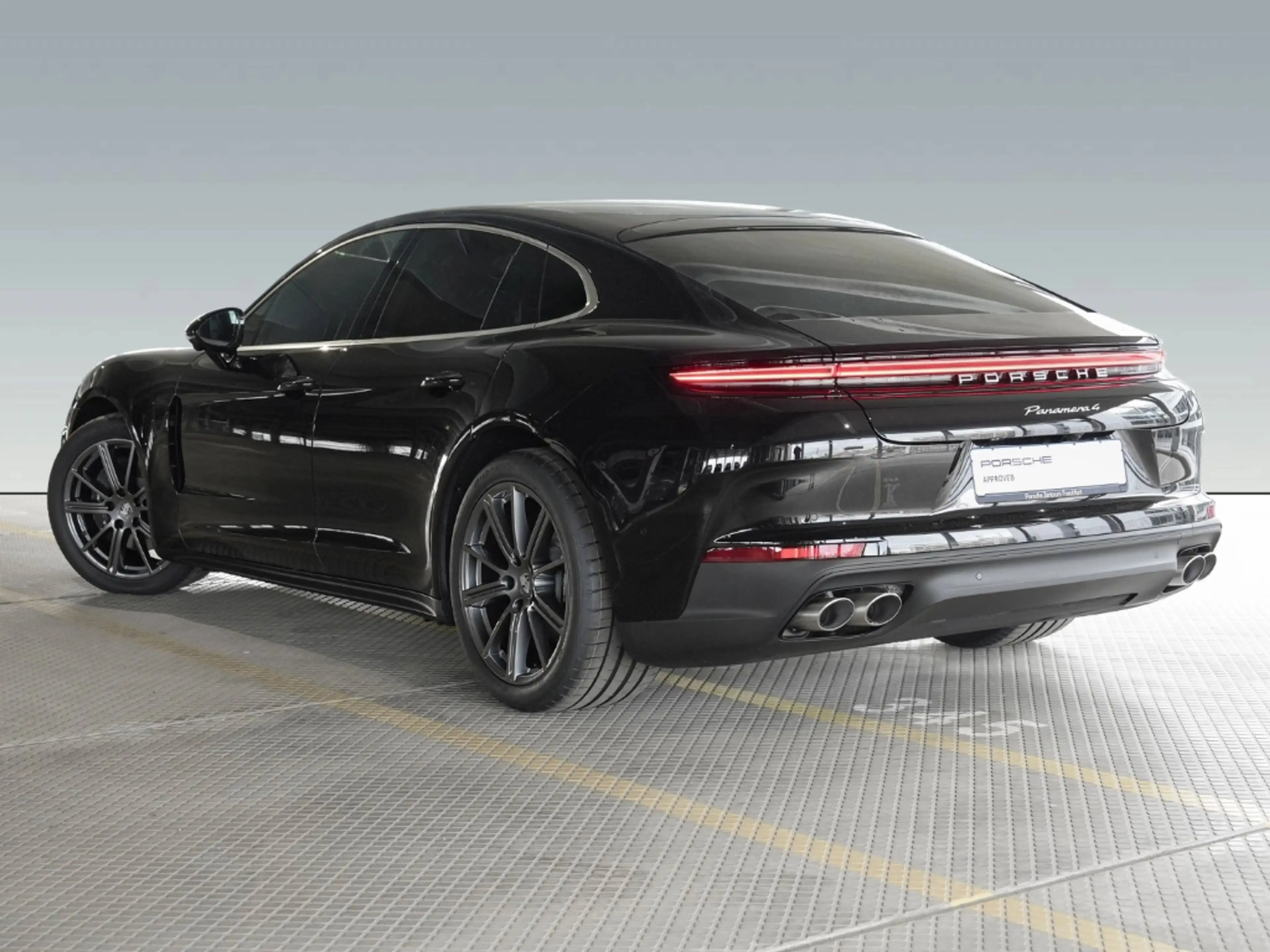 Porsche Panamera 4 — photo 3