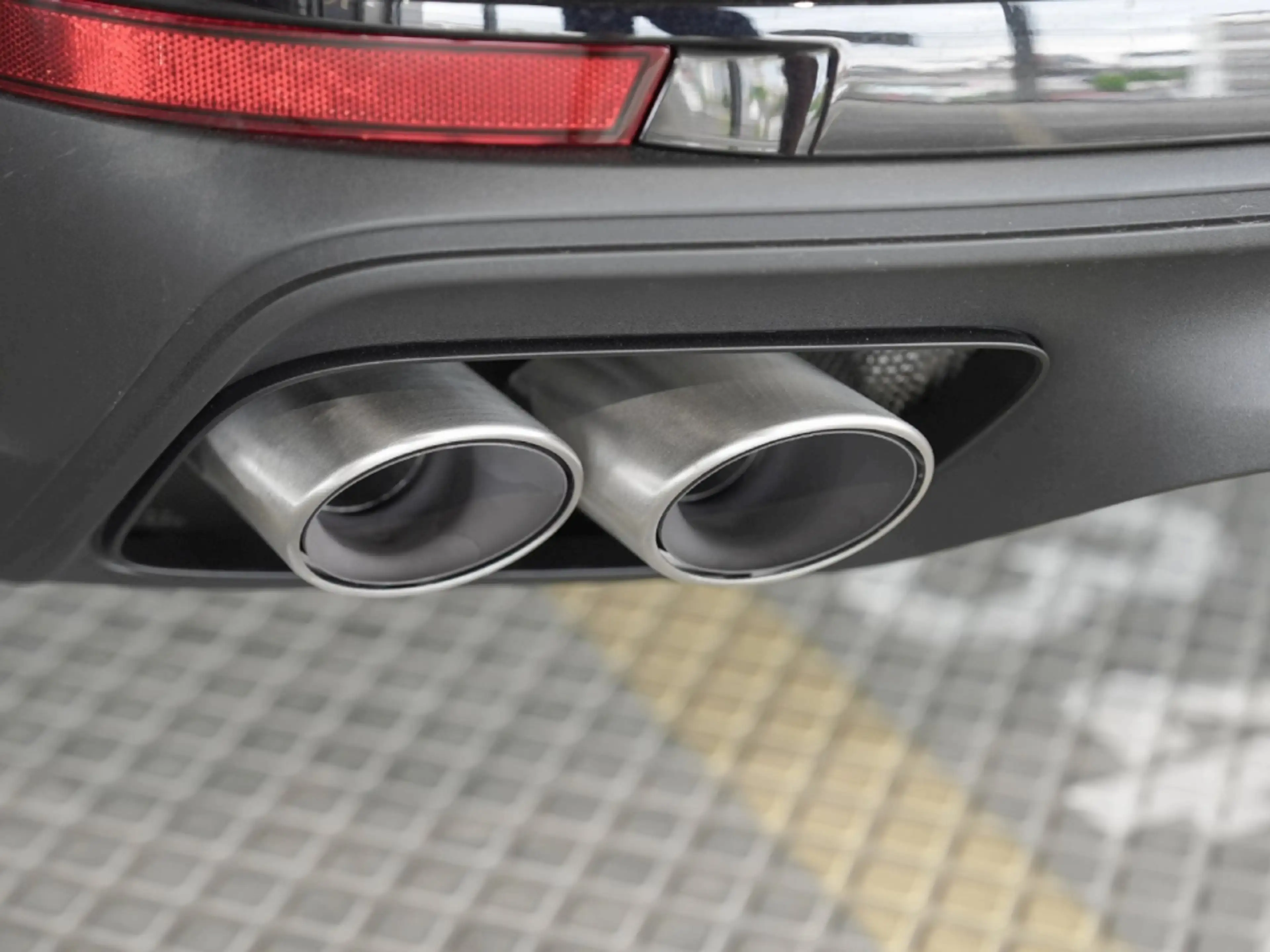 Porsche Panamera 4 — photo 13