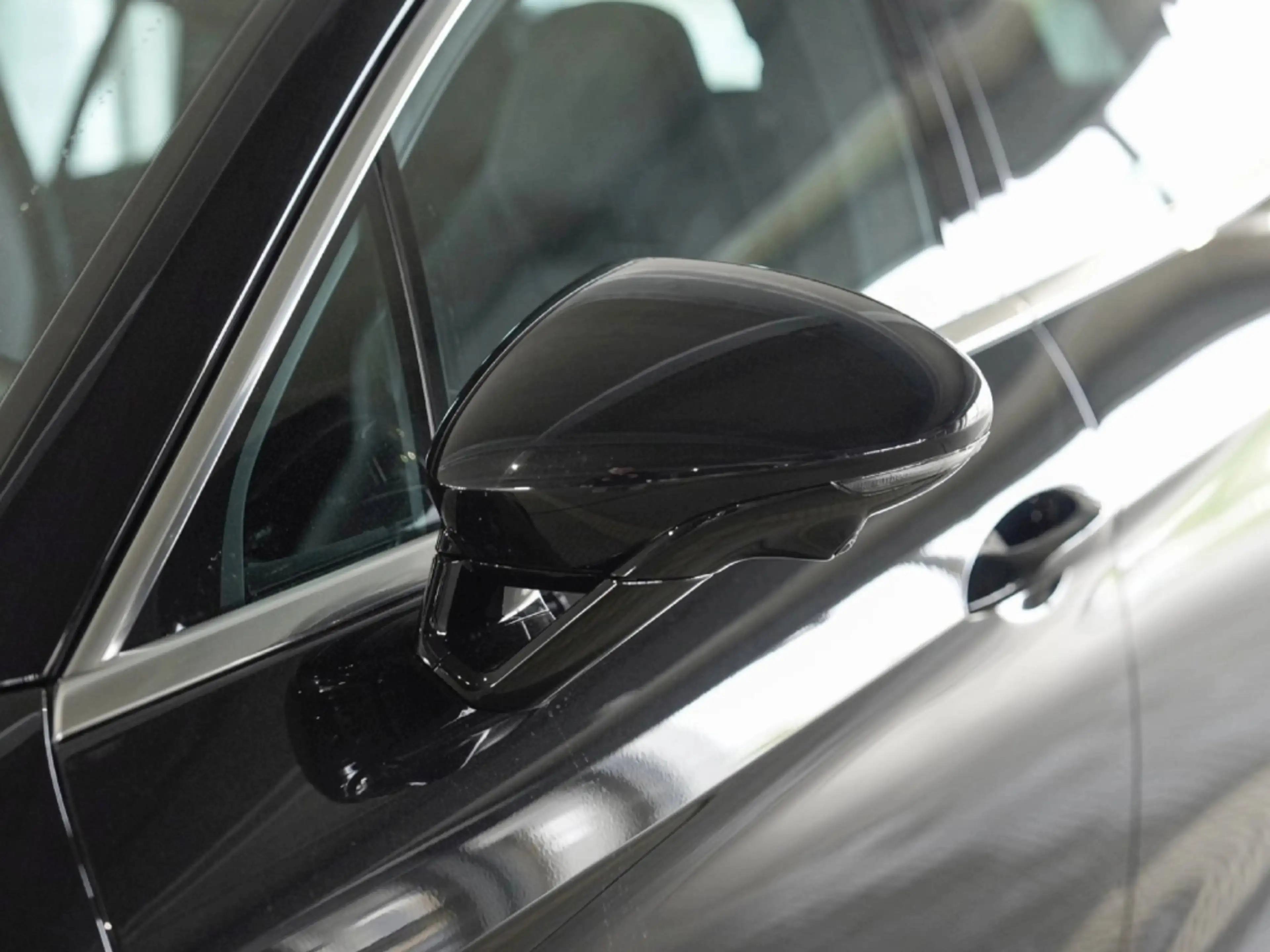 Porsche Panamera 4 — photo 12