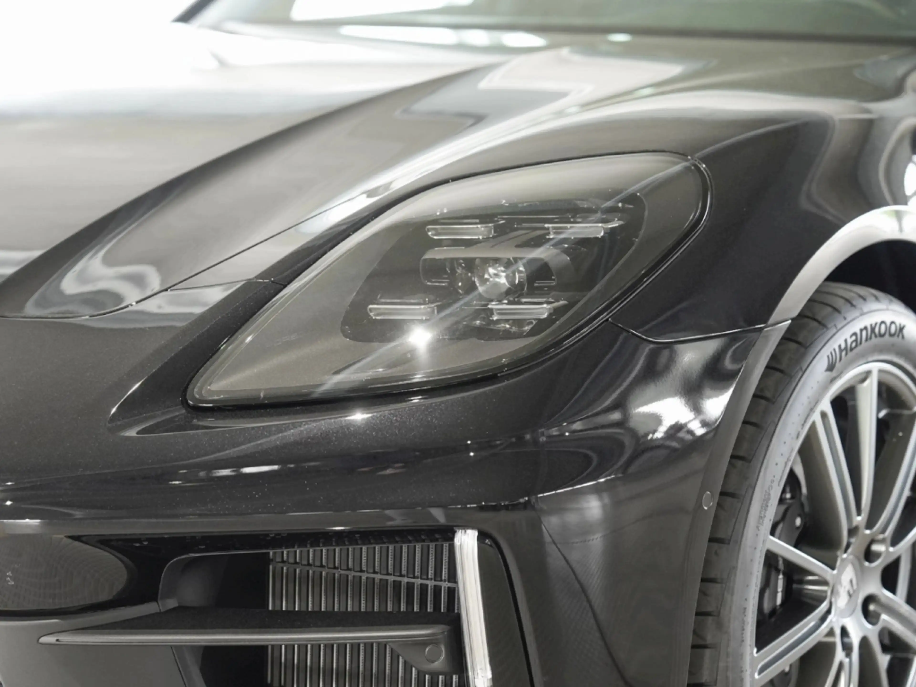 Porsche Panamera 4 — photo 9