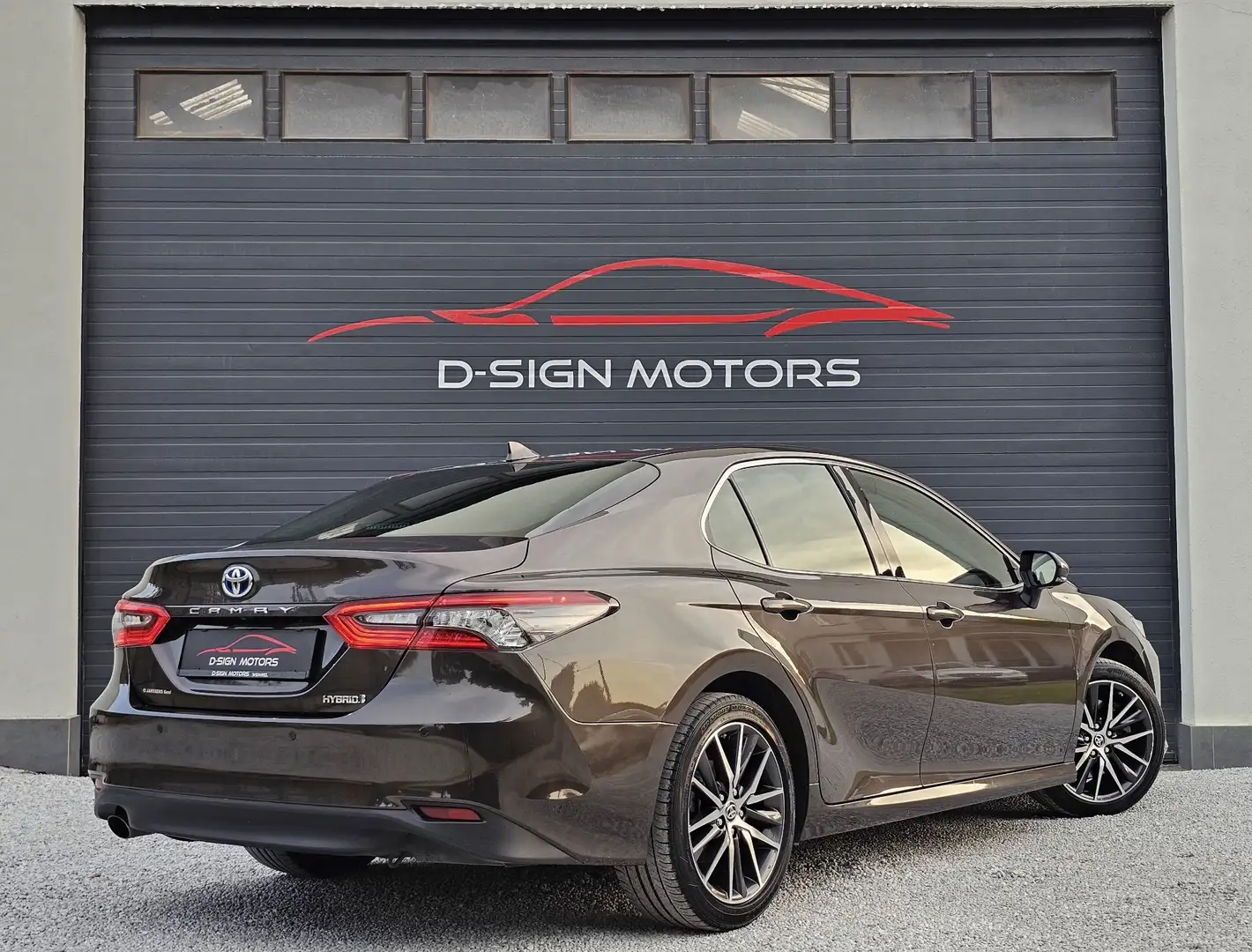 Toyota Camry 2.5 HYBRID (178ch) PREMIUM PLUS 2021 67.613km !! Brun - 2