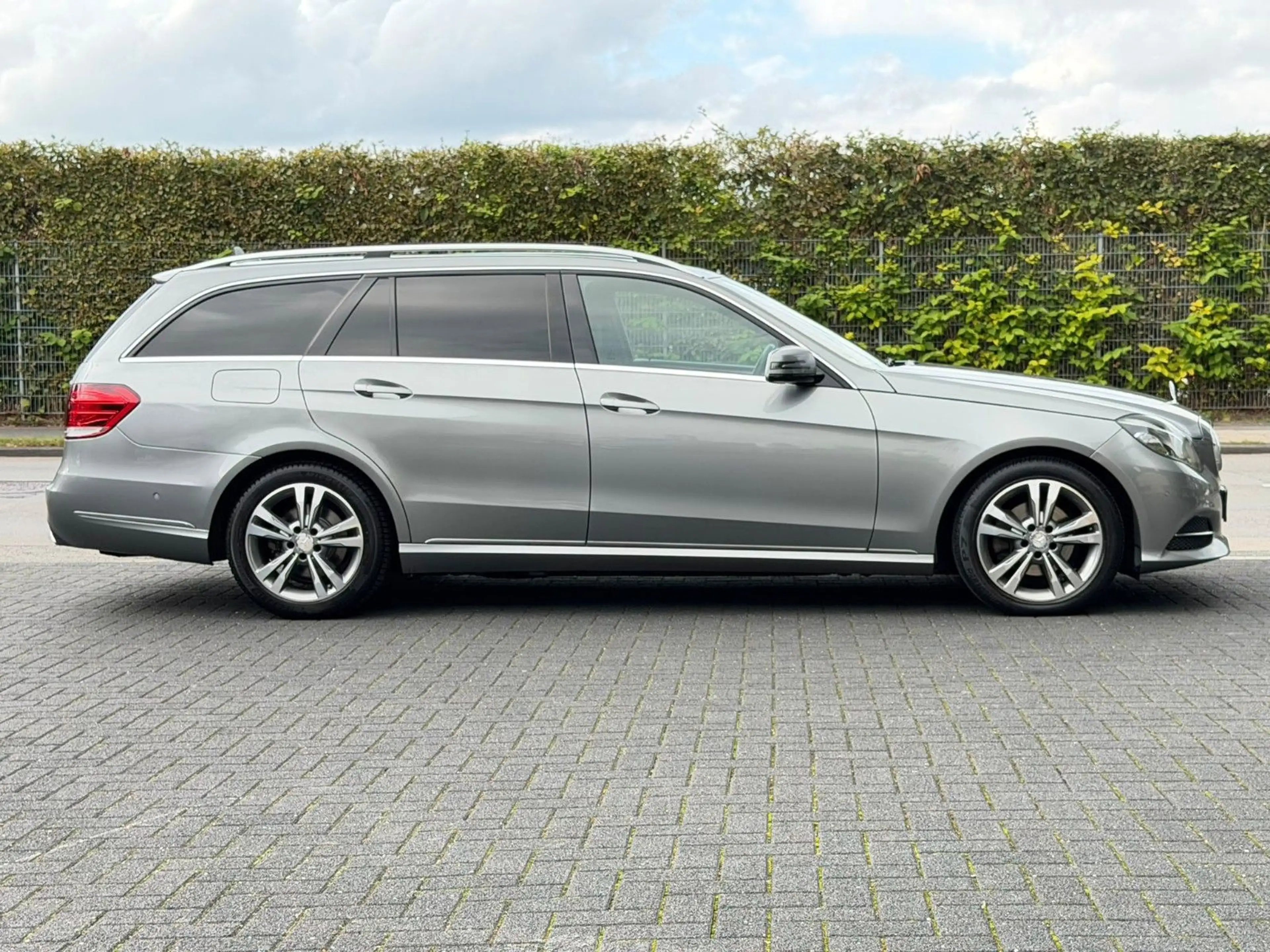 Mercedes-Benz E 200 CDI BlueEfficiency LED-Navi-PDC-Leder- — photo 5