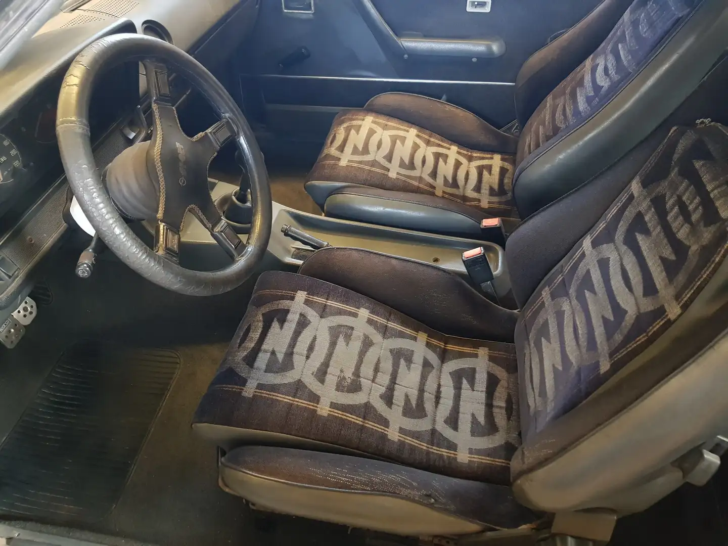 Opel Manta Manta i200 Срібний - 2