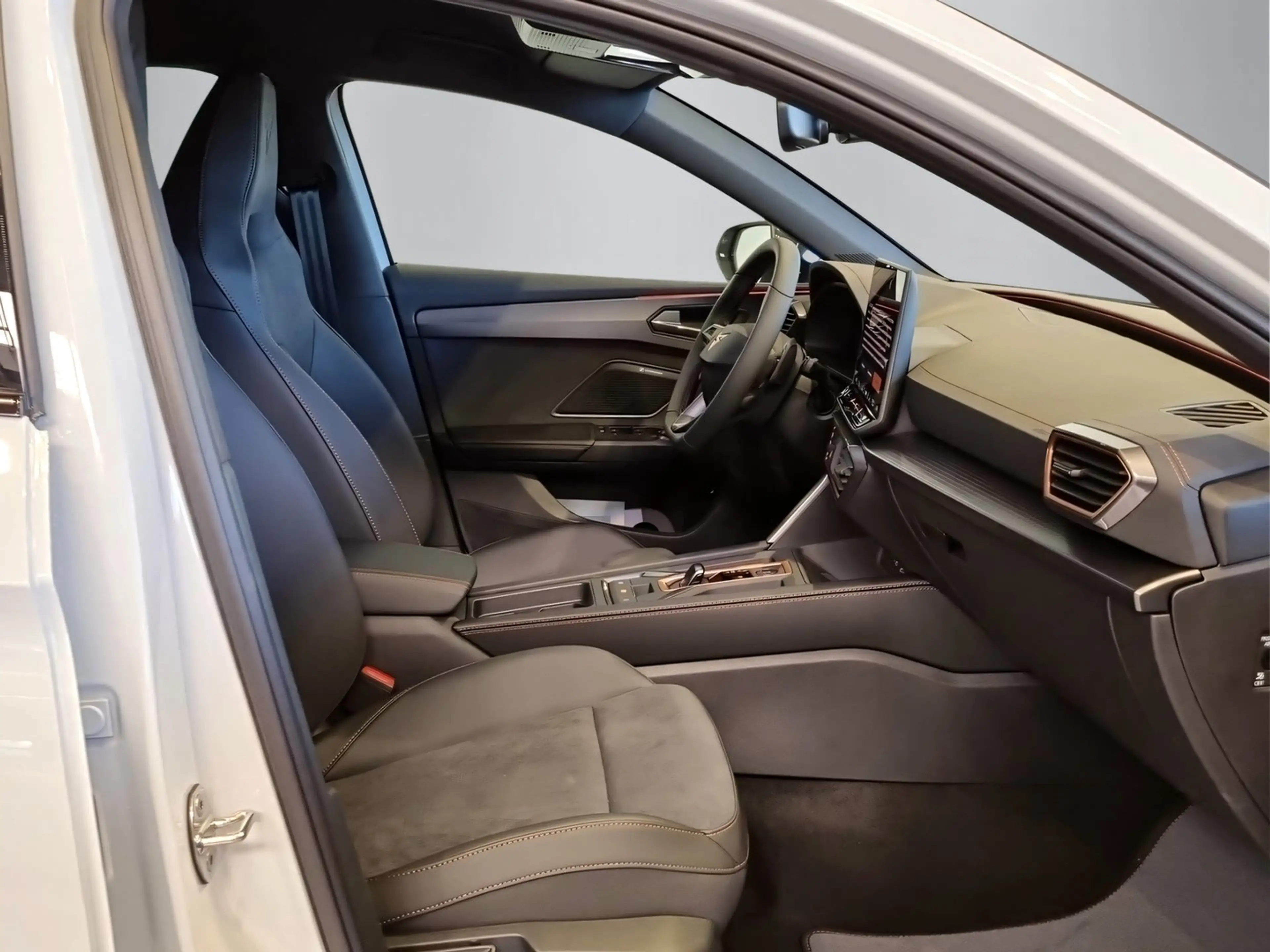 CUPRA Leon e-HYBRID 150/204 — photo 14