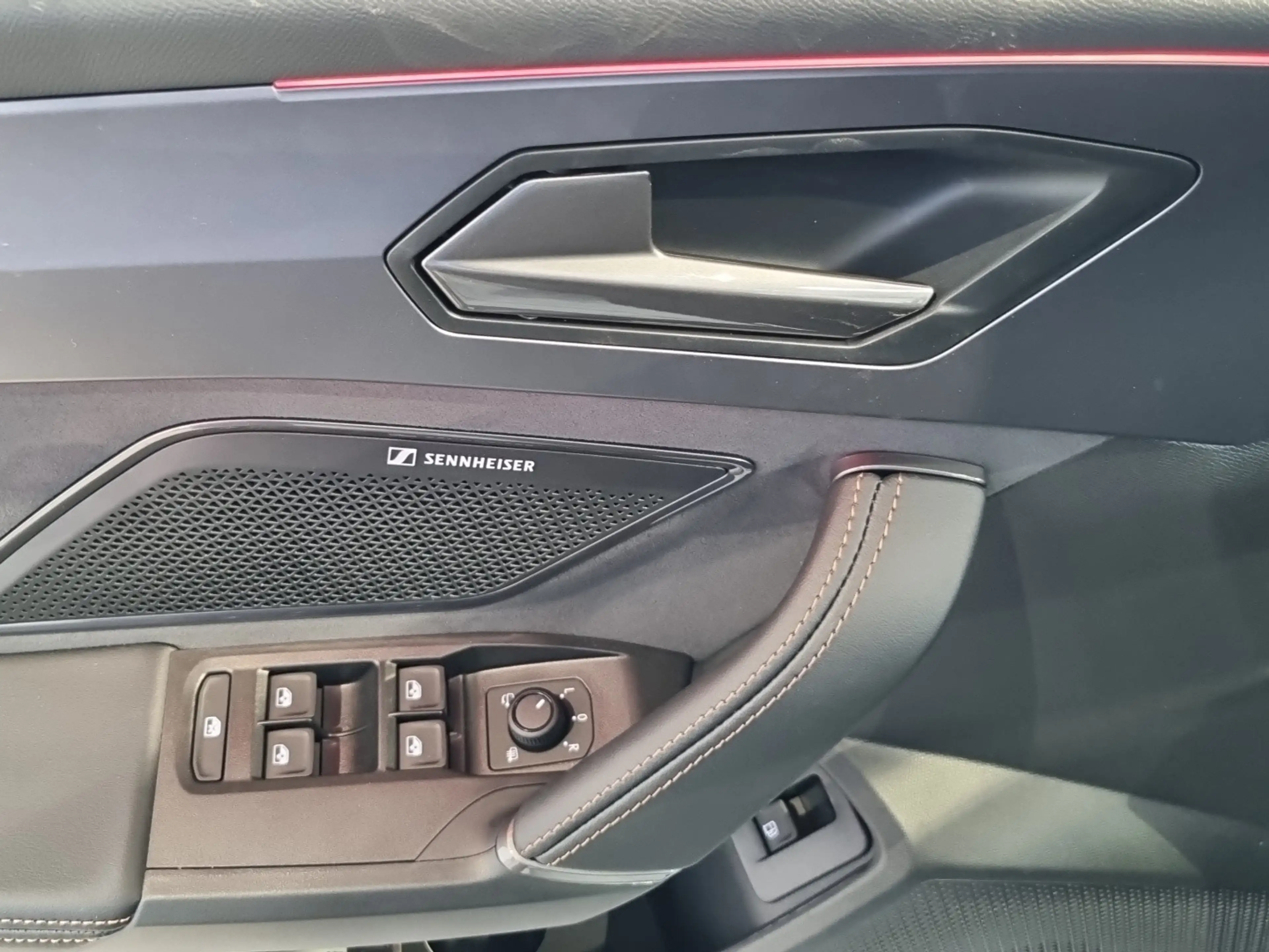 CUPRA Leon e-HYBRID 150/204 — photo 12