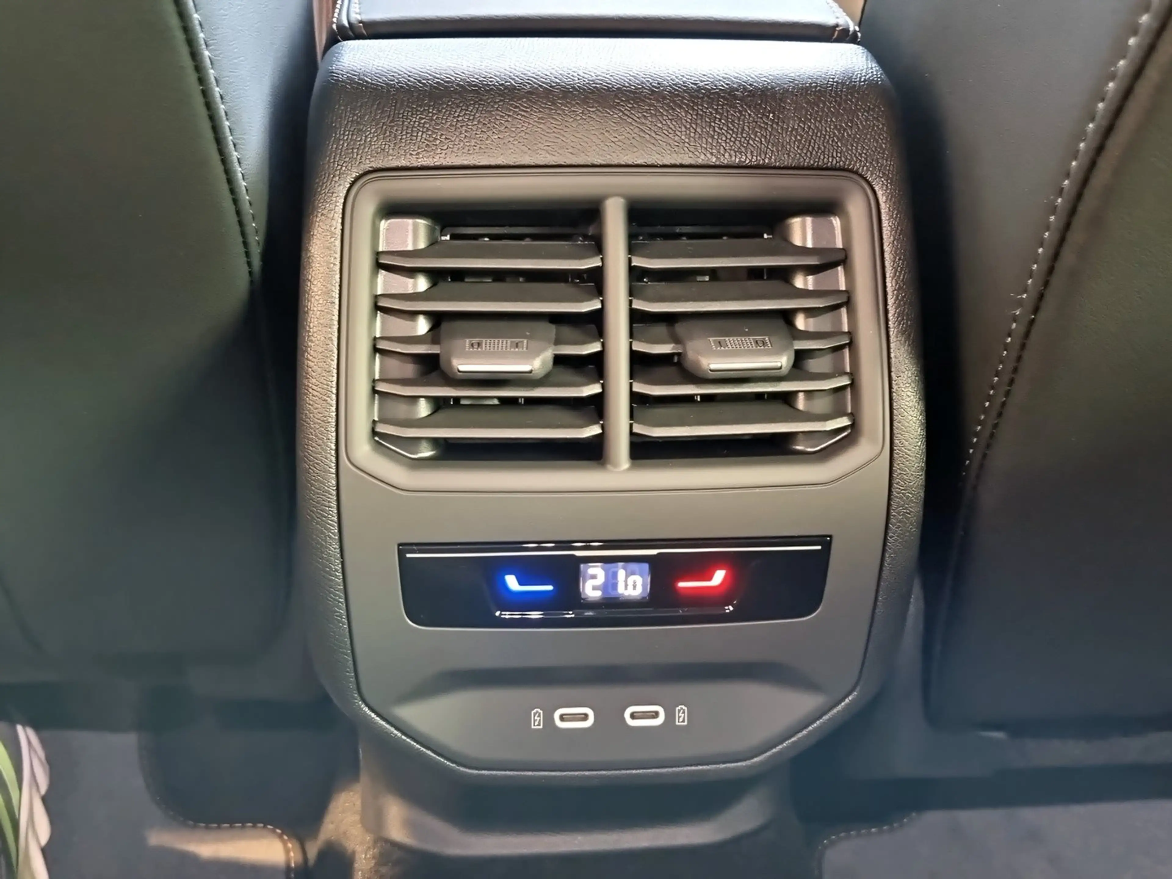 CUPRA Leon e-HYBRID 150/204 — photo 13
