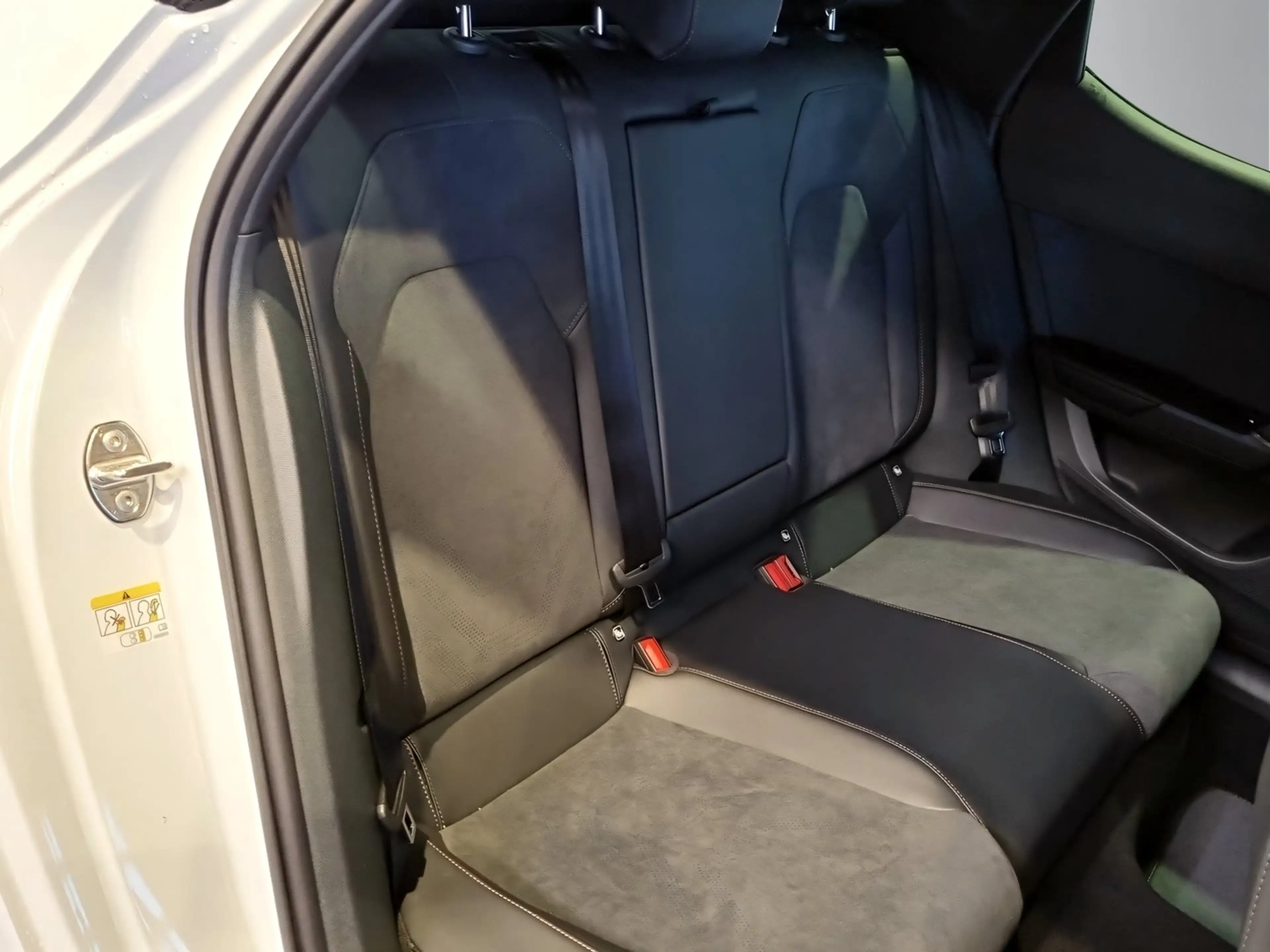 CUPRA Leon e-HYBRID 150/204 — photo 15