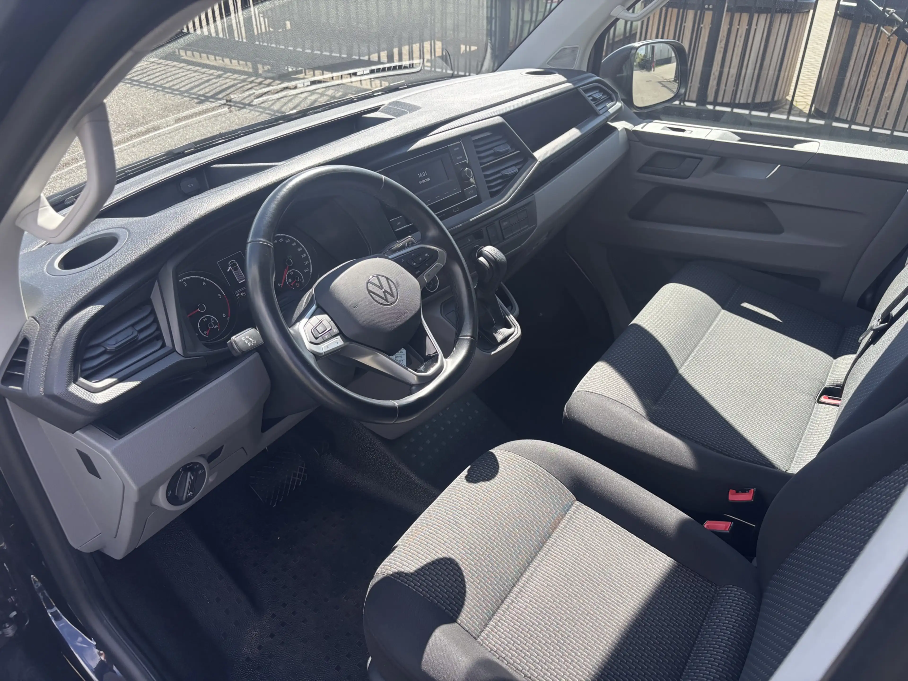 Volkswagen Transporter 2.0 TDI L1H1 26 3 persoons, achterklep. — photo 4