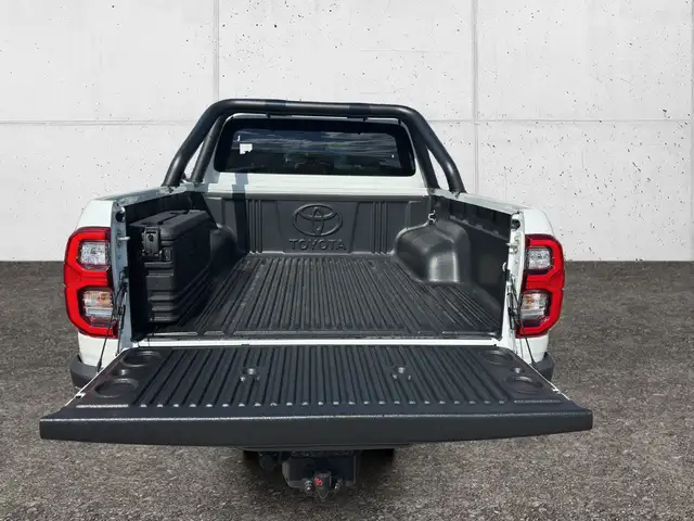 Toyota Hilux DK 2,8 D-4D 4WD /6A. Invincible Mild Hybrid 4t. Ansicht 9