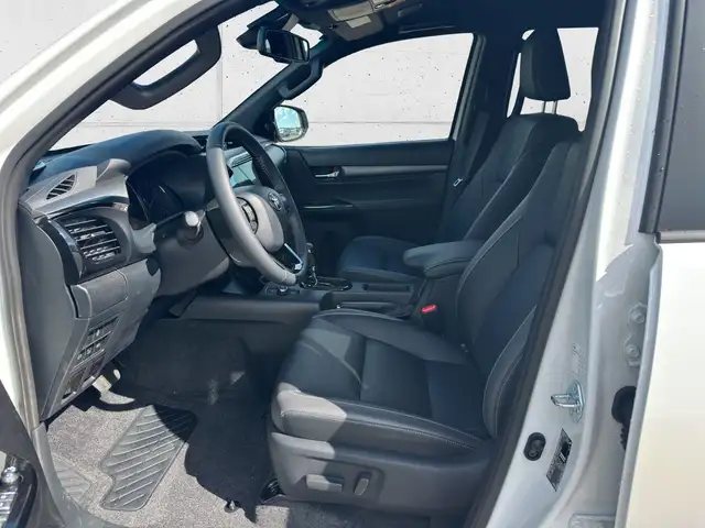 Toyota Hilux DK 2,8 D-4D 4WD /6A. Invincible Mild Hybrid 4t. Ansicht 7