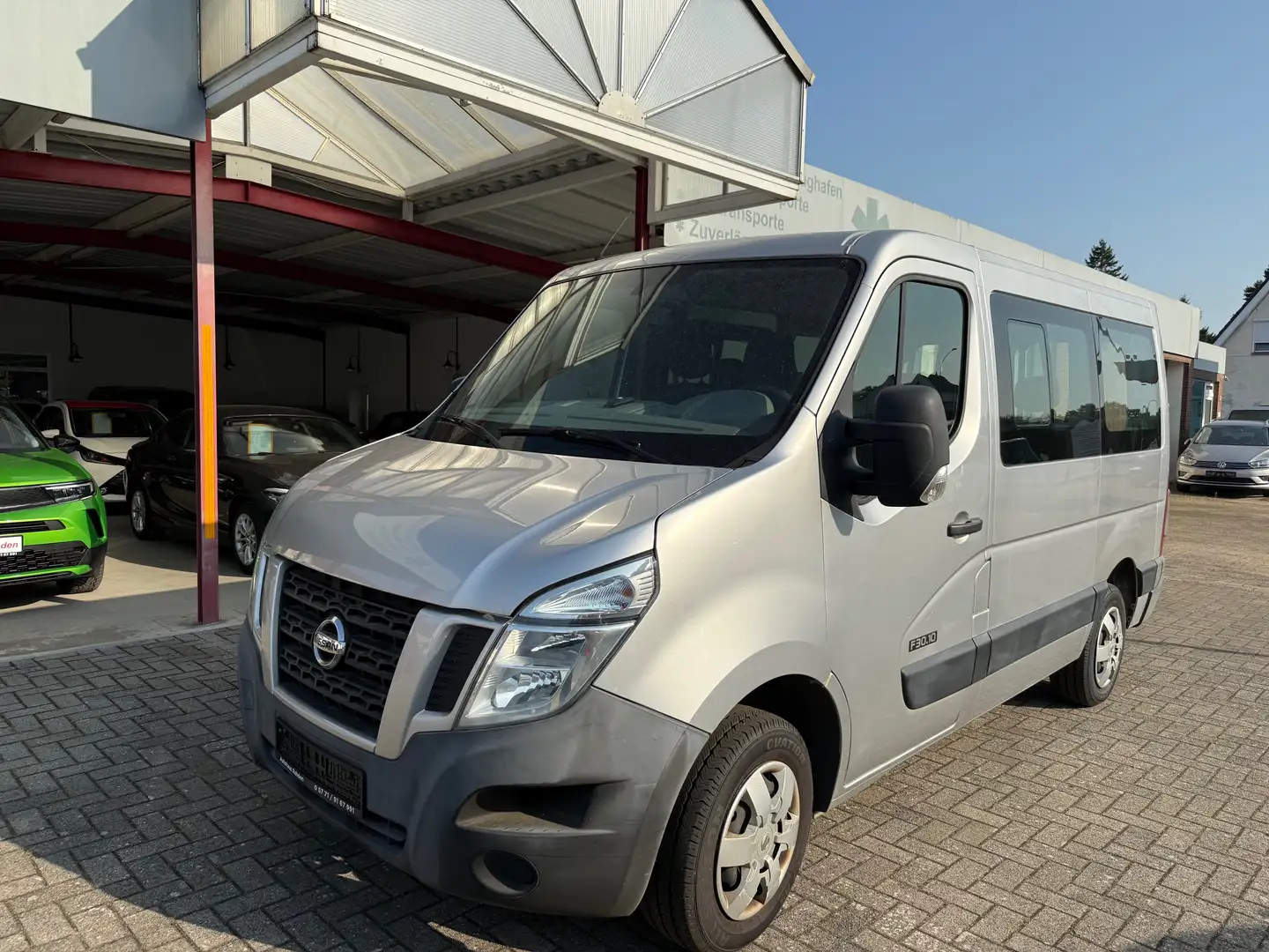 Nissan NV400 9 Sitzen L2H1 Argent - 1
