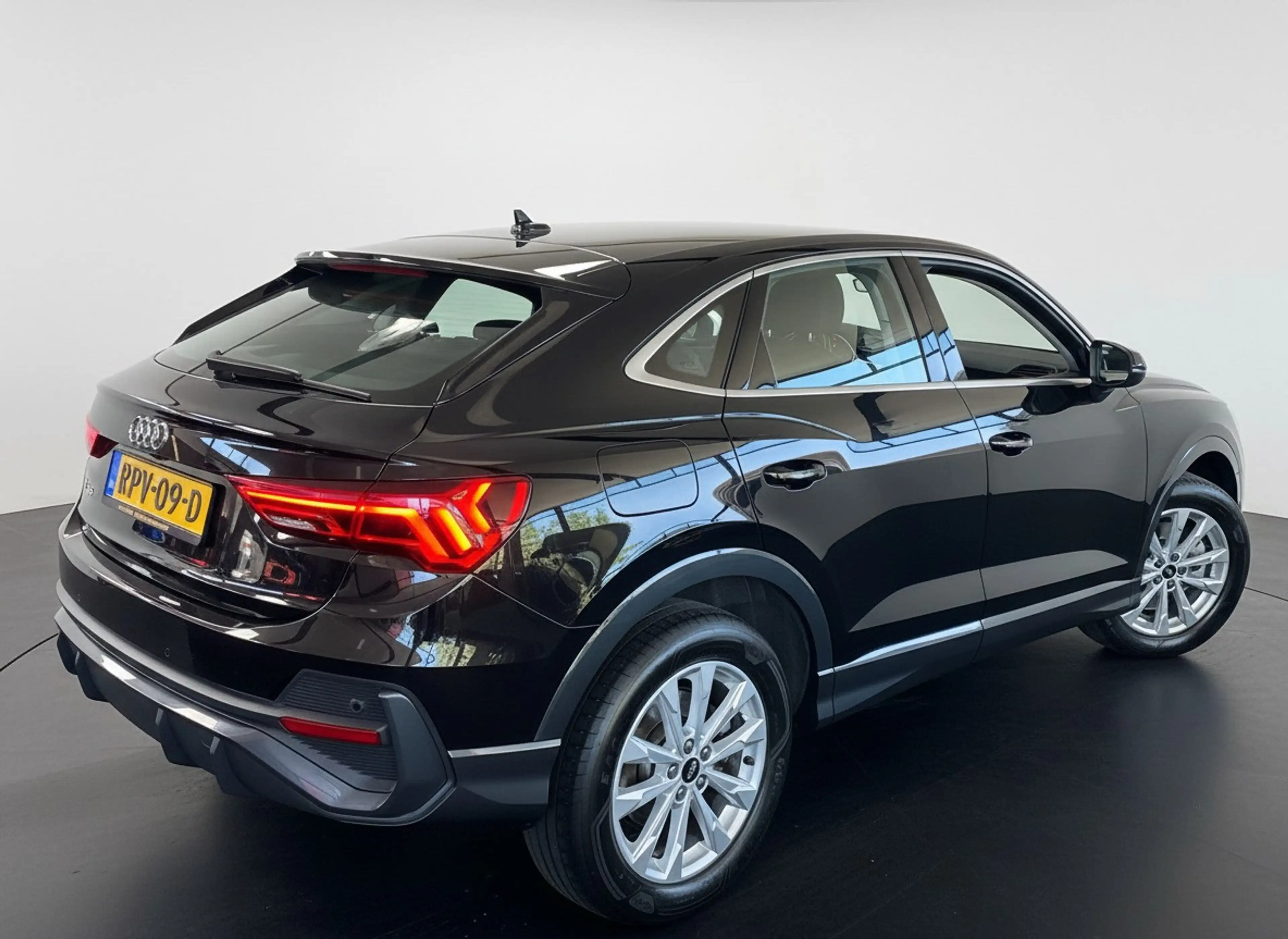 Audi Q3 Sportback 45 TFSI e 245PK BUSINESS EDITION PHEV LE — photo 4