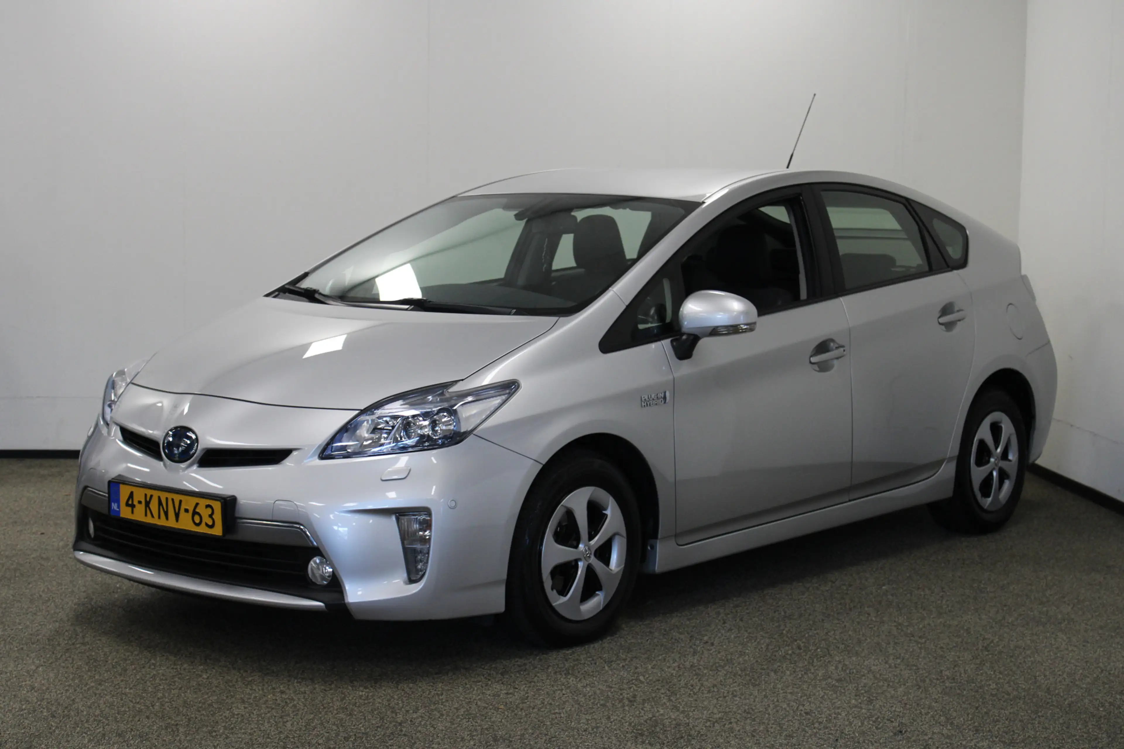 Toyota Prius 1.8 Plug-in Executive Business — photo 23