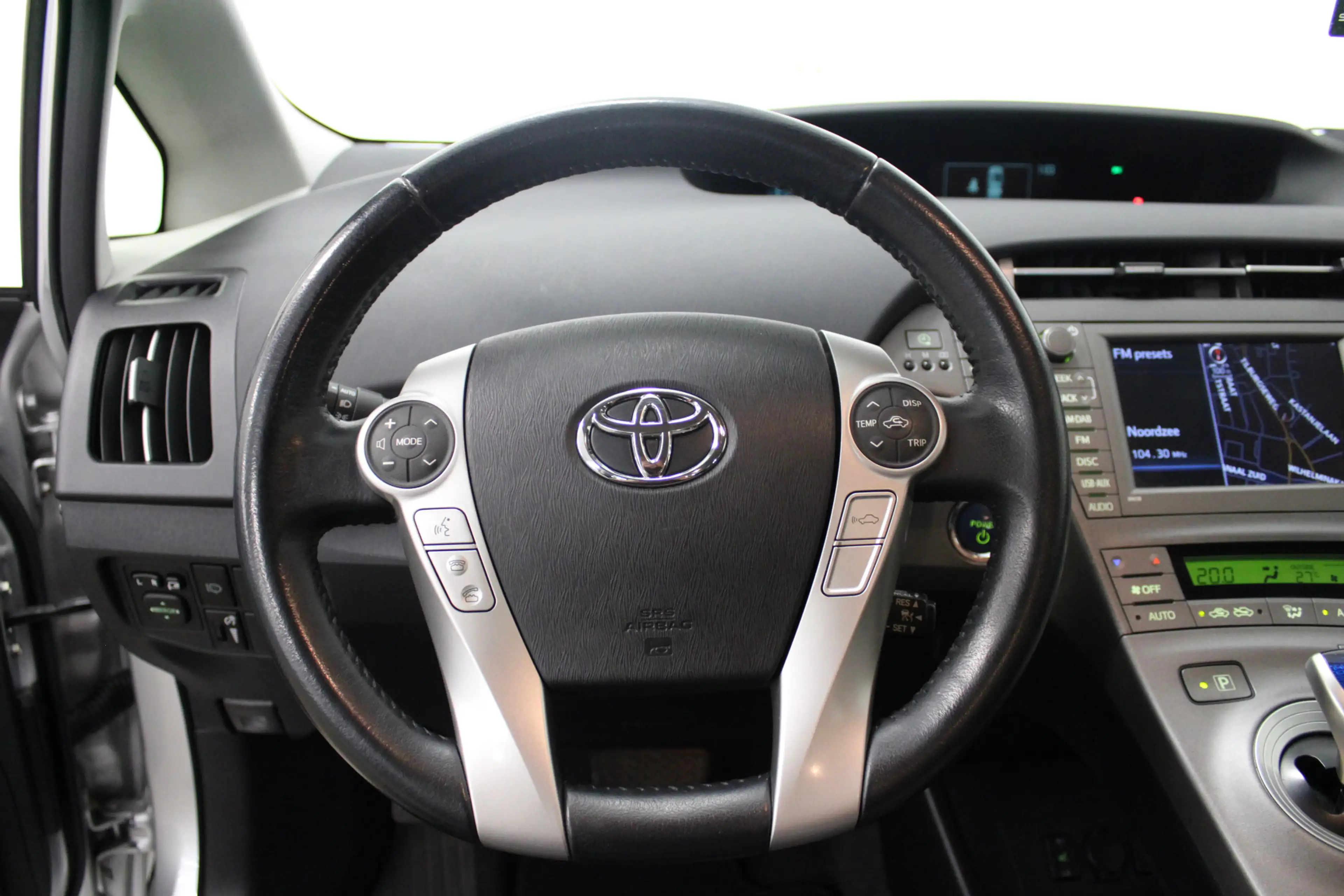 Toyota Prius 1.8 Plug-in Executive Business — photo 12