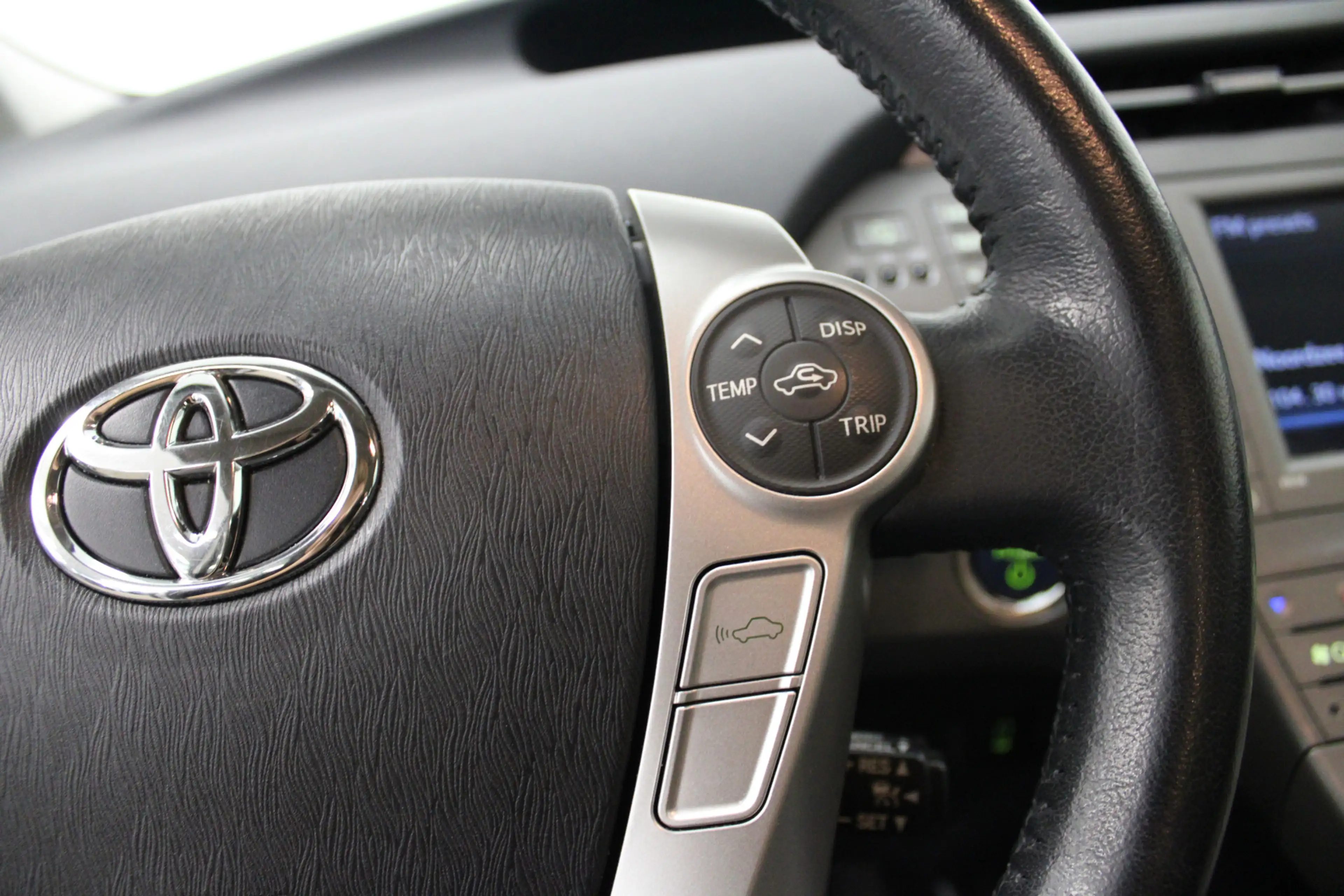 Toyota Prius 1.8 Plug-in Executive Business — photo 14
