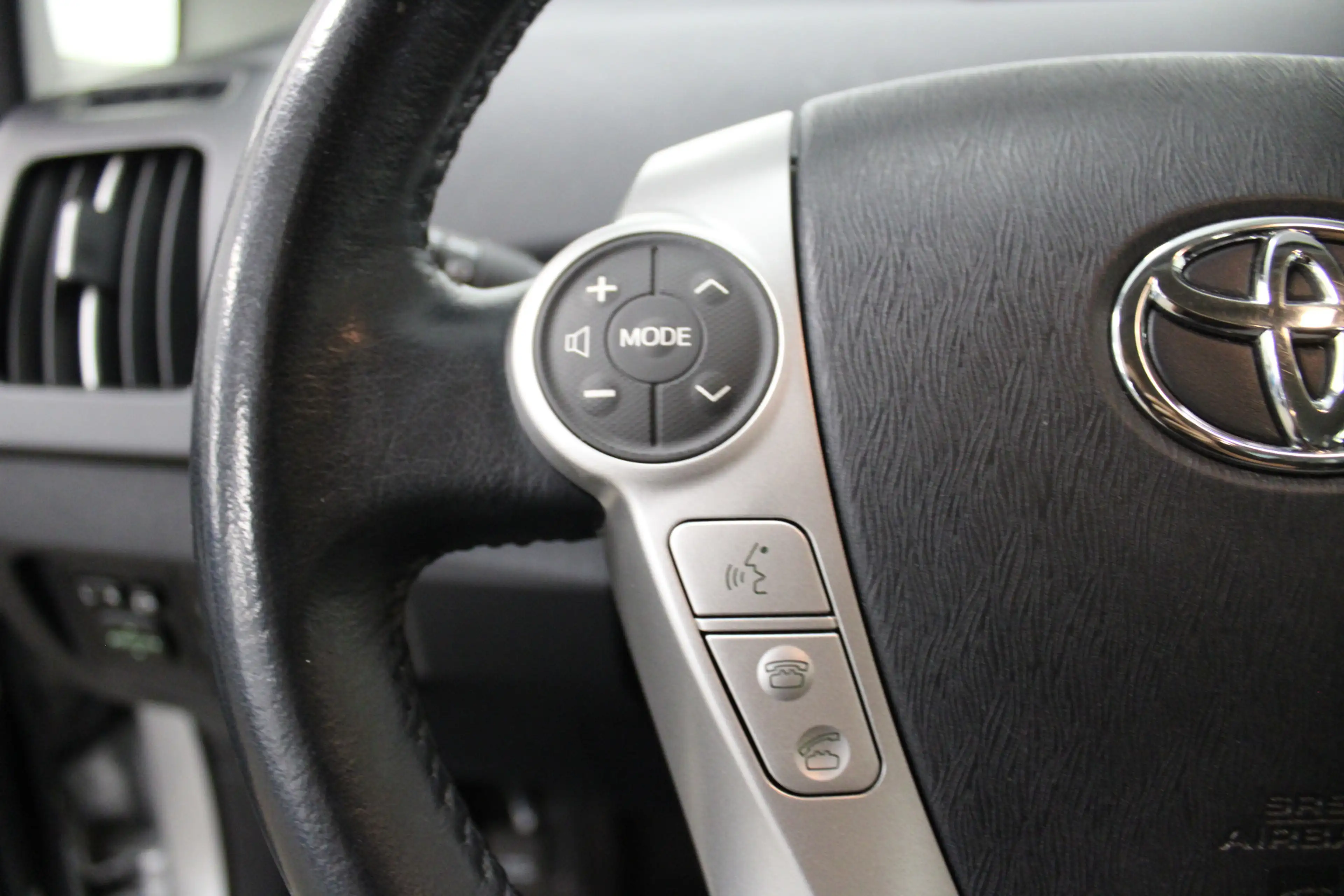 Toyota Prius 1.8 Plug-in Executive Business — photo 13