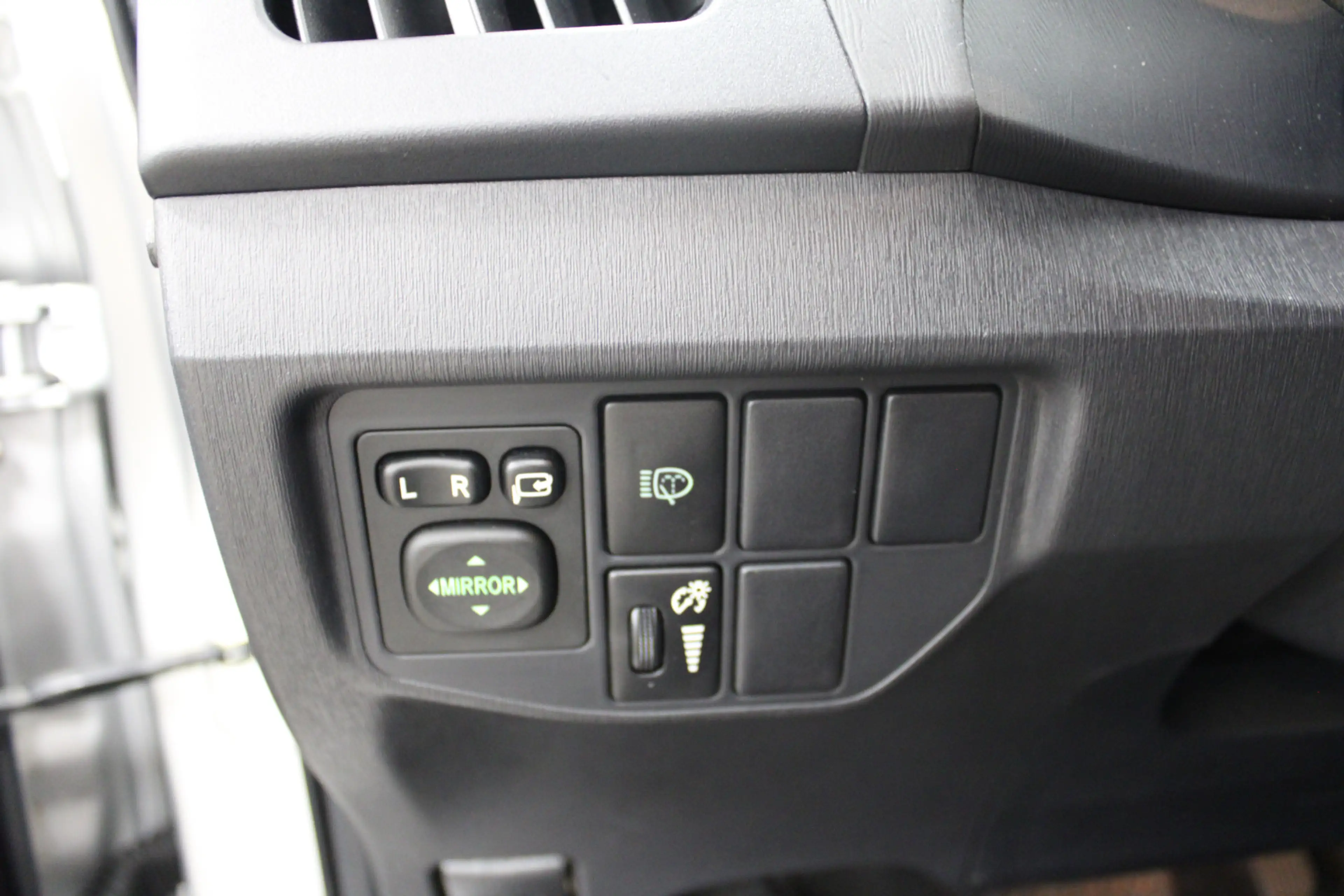 Toyota Prius 1.8 Plug-in Executive Business — photo 19