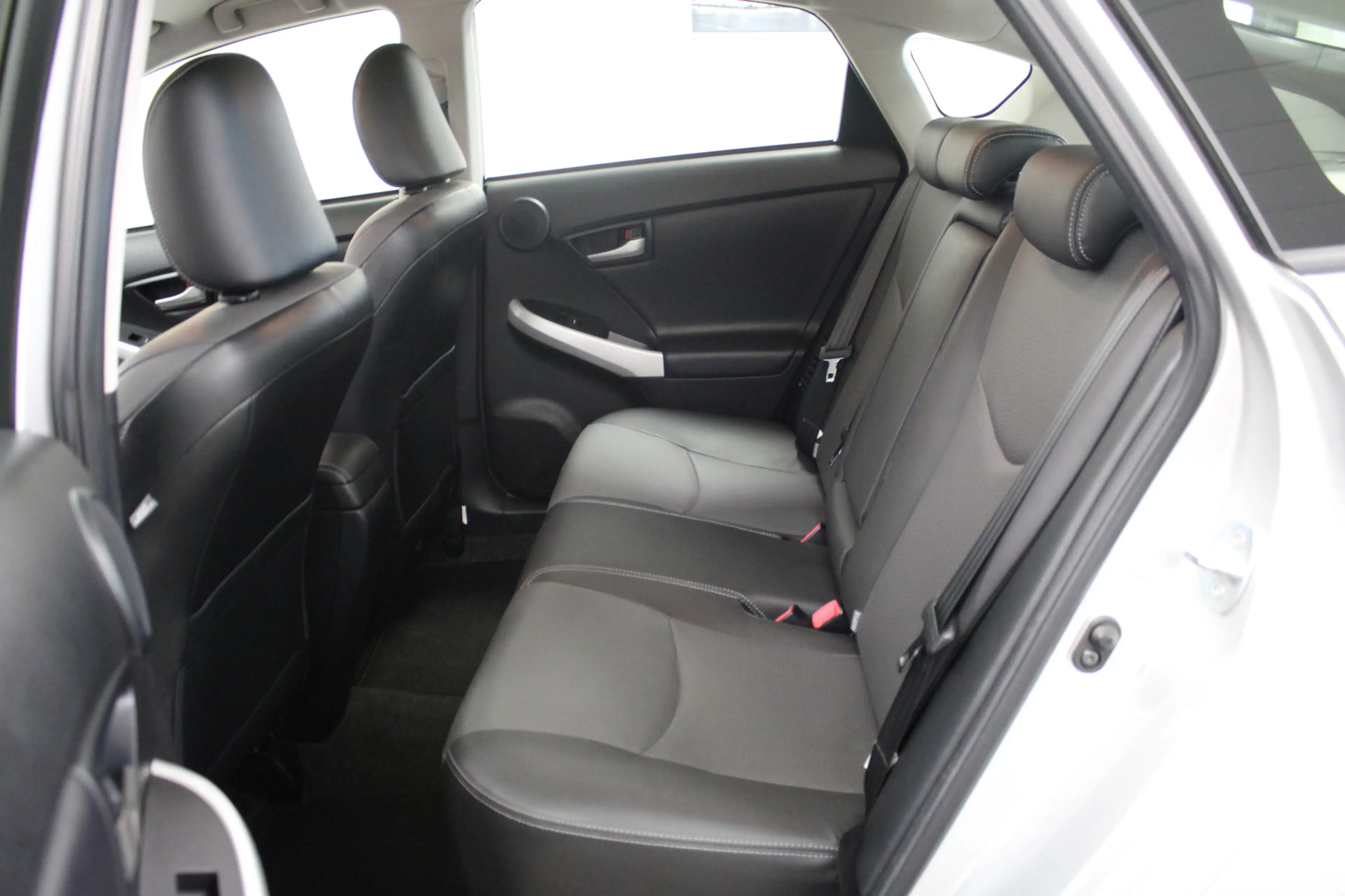 Toyota Prius 1.8 Plug-in Executive Business — photo 11