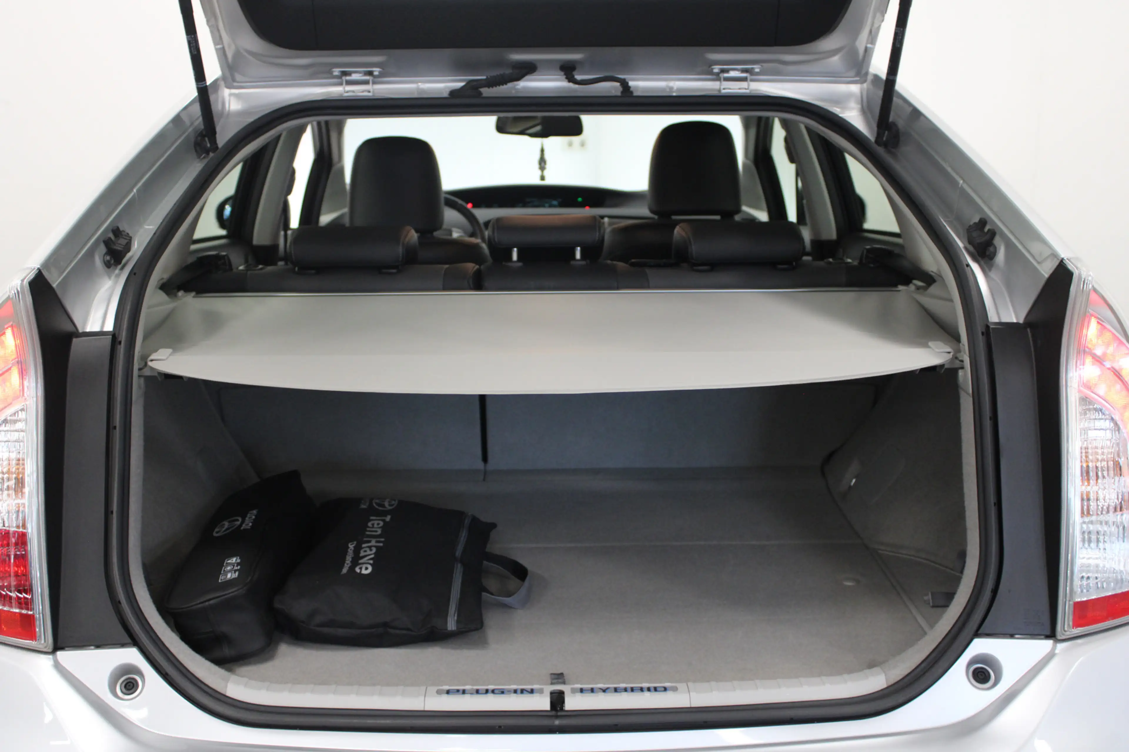 Toyota Prius 1.8 Plug-in Executive Business — photo 22