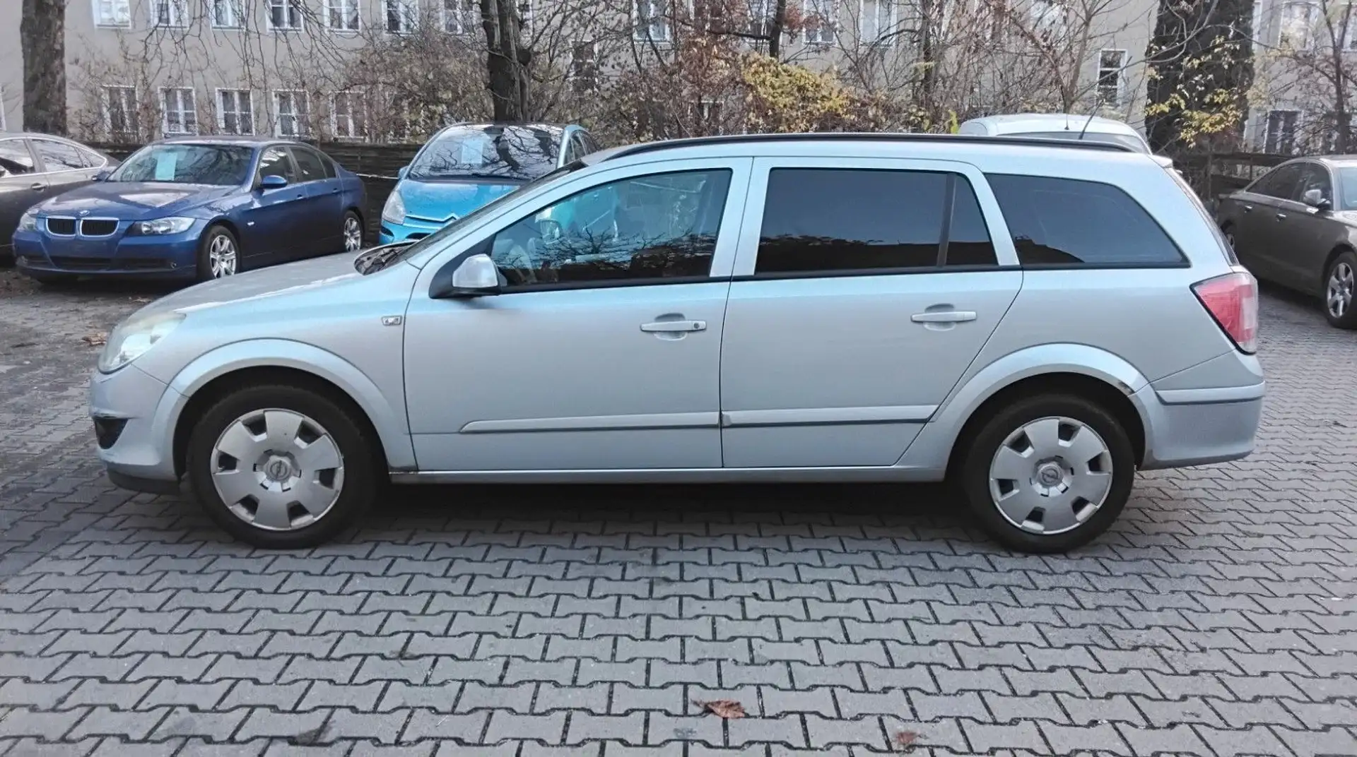 Opel Astra H Caravan Edition   Benzin/Gas LPG Silber - 2