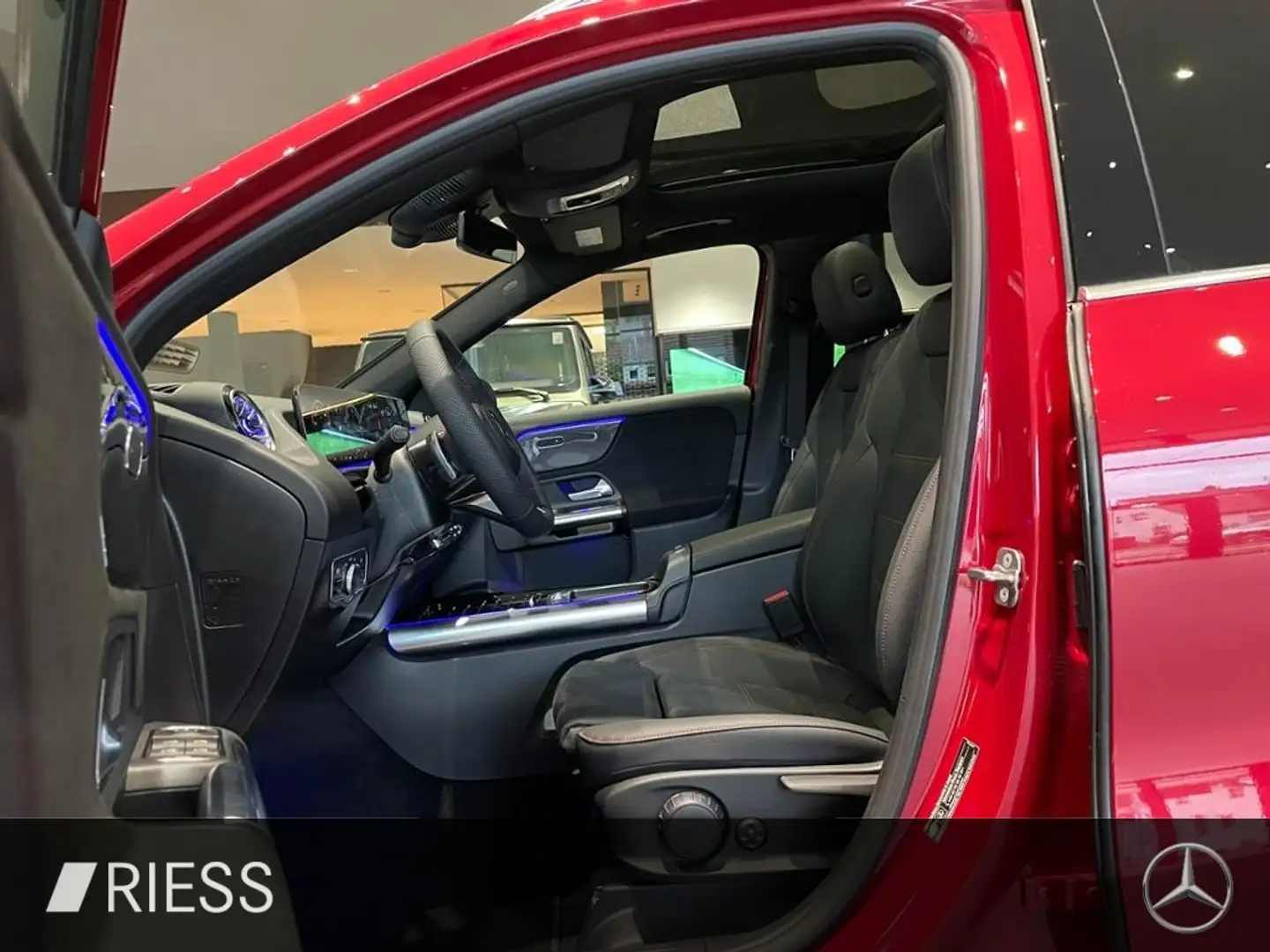 Mercedes-Benz GLA 250 e AMG+PANO+AHK+MULTIBEAM+KEYL+DISTR+360° Rot - 2