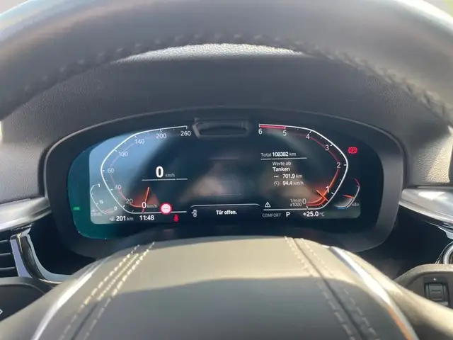 BMW 5 Series view 16