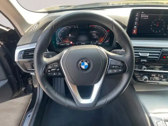 BMW 5 Series view 15