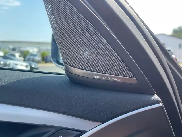 BMW 5 Series view 7