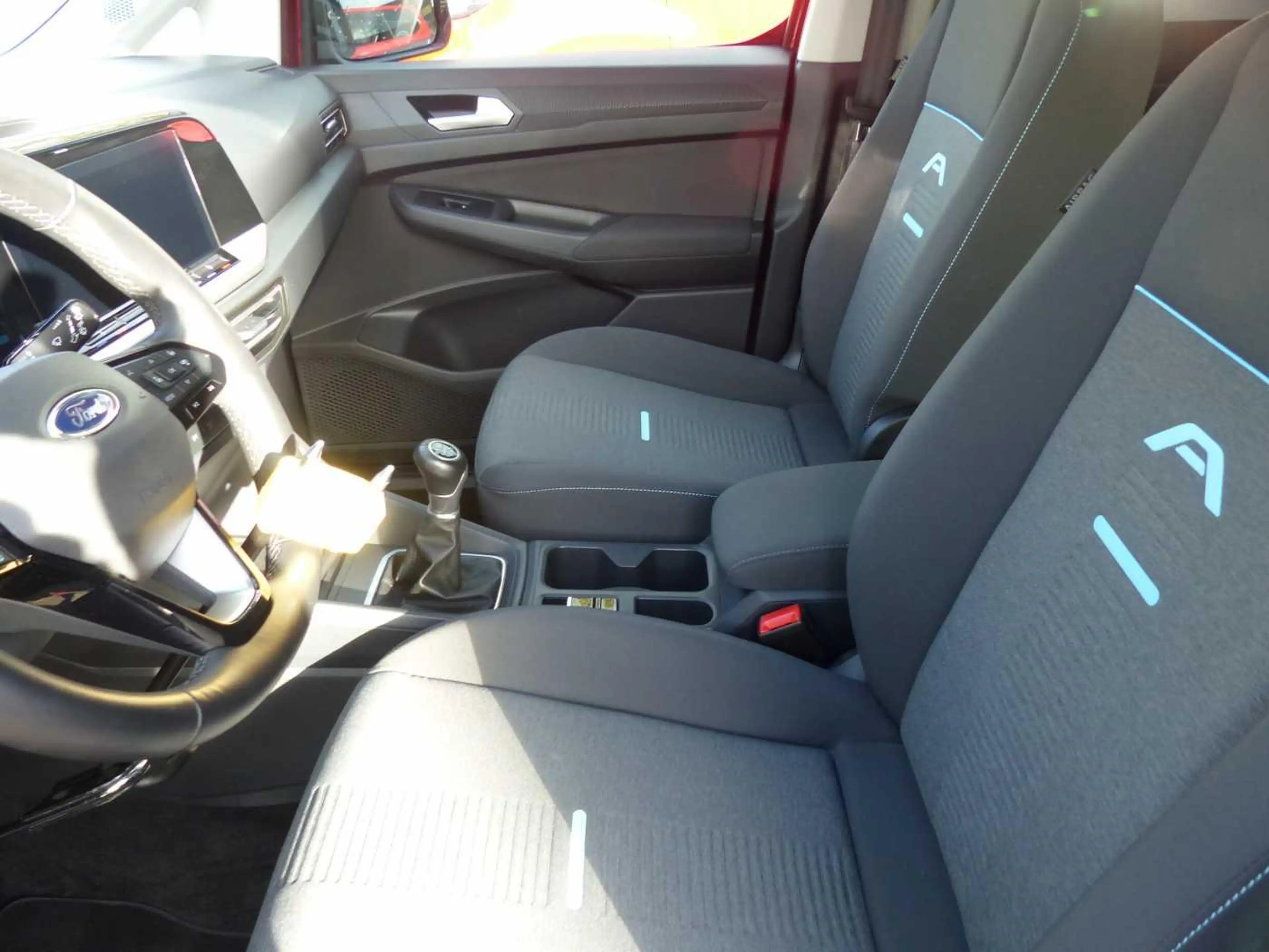 Ford Grand Tourneo Connect 2.0 EcoBlue Active L2 AHK — photo 6