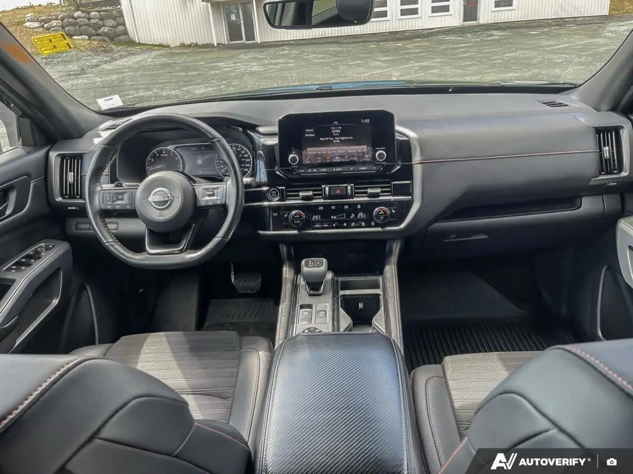 Nissan Pathfinder снимка Nissan Pathfinder