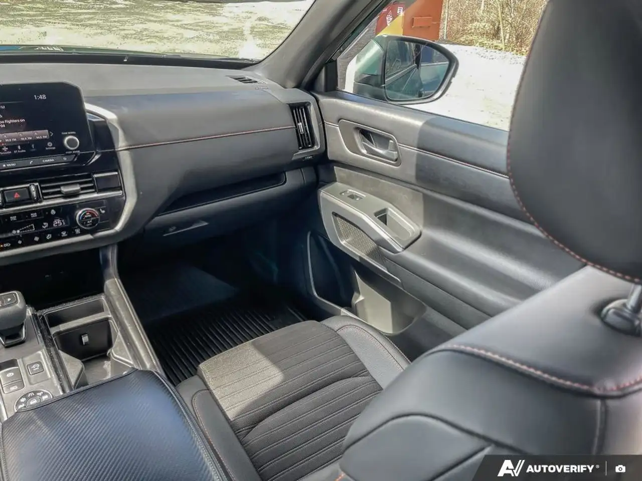 Nissan Pathfinder снимка Nissan Pathfinder