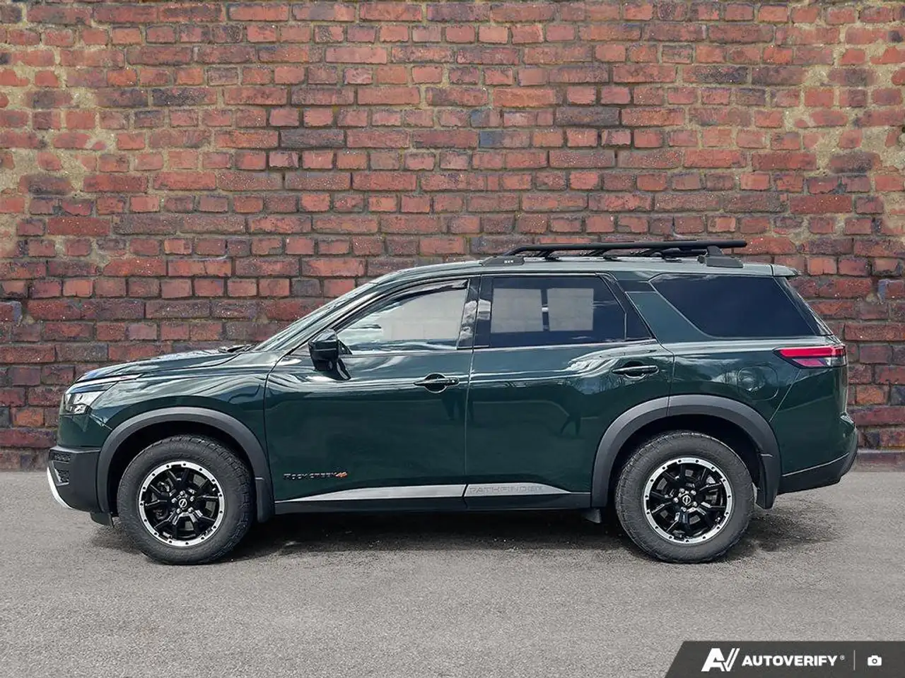 Nissan Pathfinder снимка Nissan Pathfinder