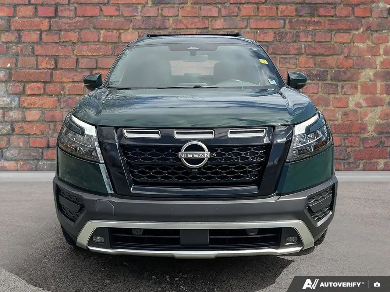Nissan Pathfinder снимка Nissan Pathfinder
