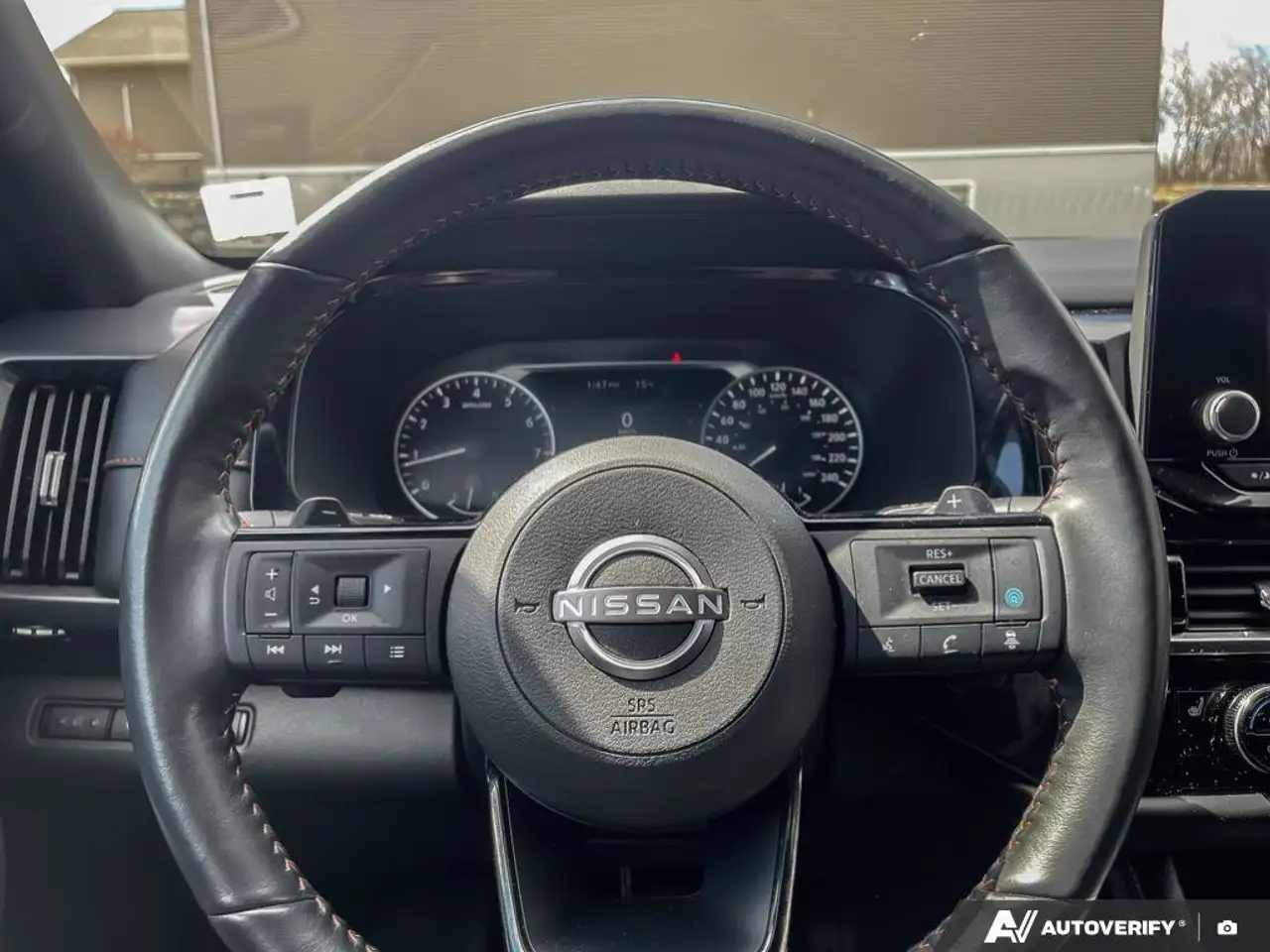 Nissan Pathfinder снимка Nissan Pathfinder