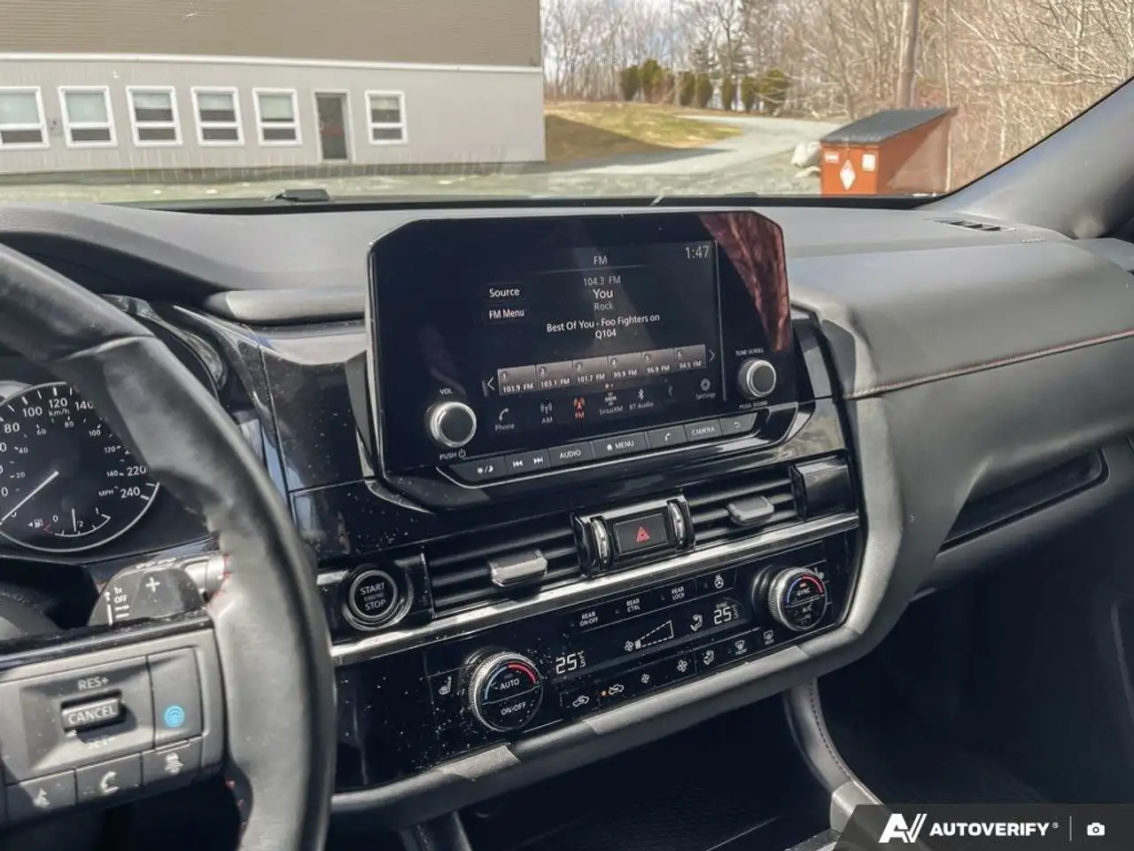 Nissan Pathfinder снимка Nissan Pathfinder
