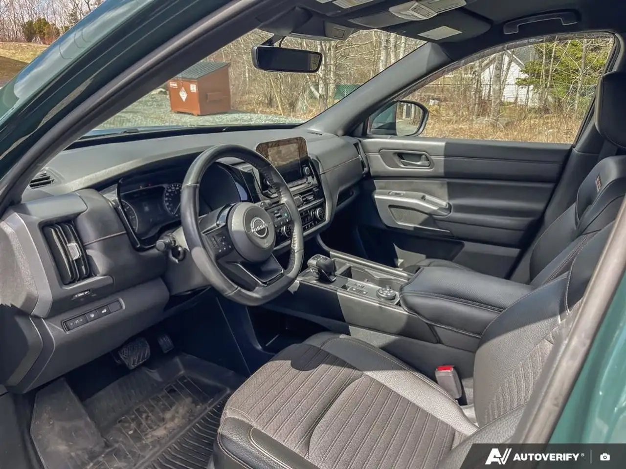 Nissan Pathfinder снимка Nissan Pathfinder