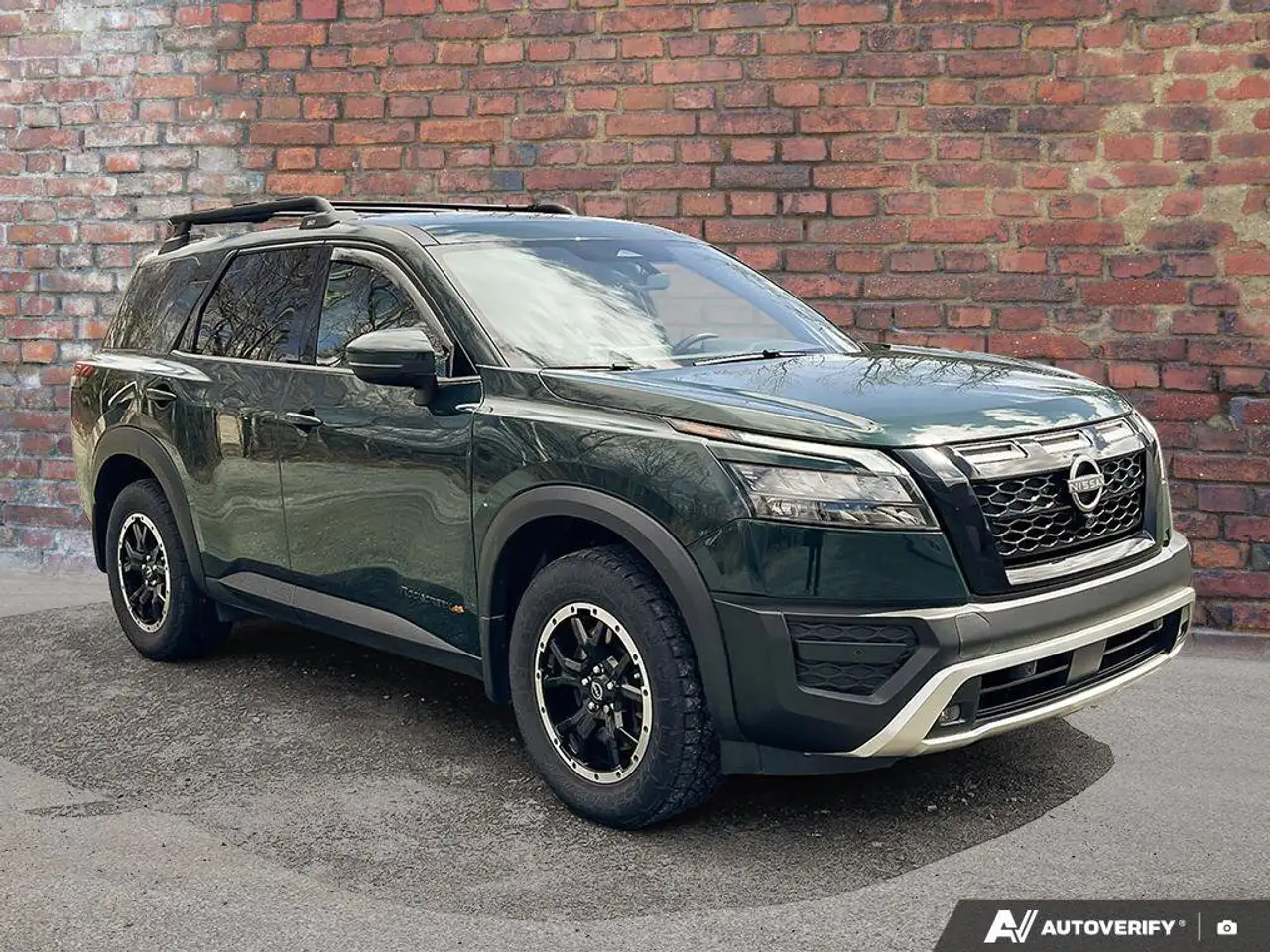 Nissan Pathfinder снимка Nissan Pathfinder