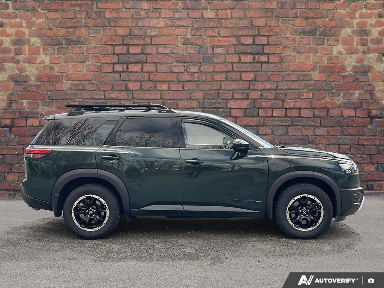Nissan Pathfinder снимка Nissan Pathfinder