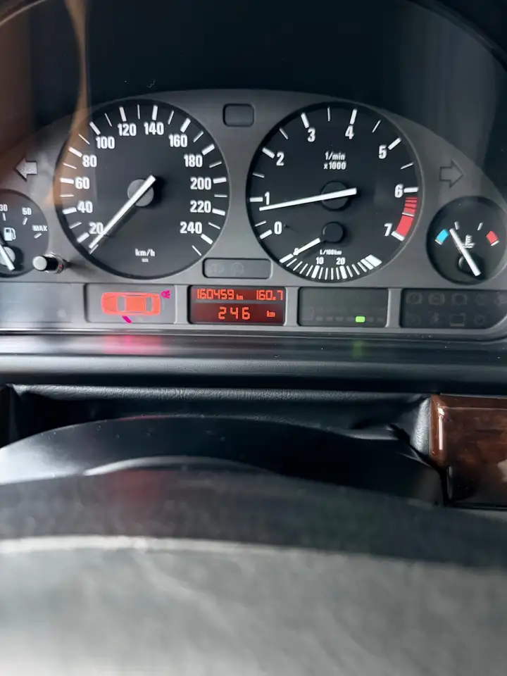 BMW 523i, foto 12
