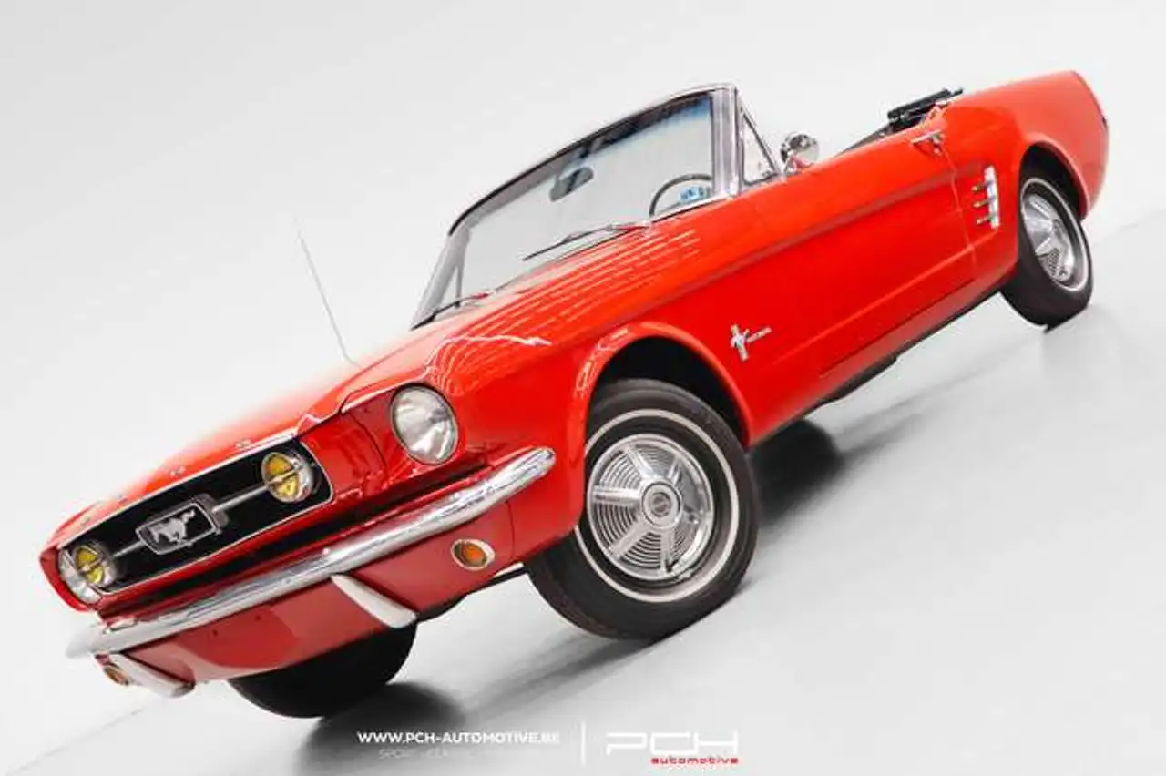 Ford Mustang Cabriolet 200ci 3.3 6 Cylindres Automatique, foto 1