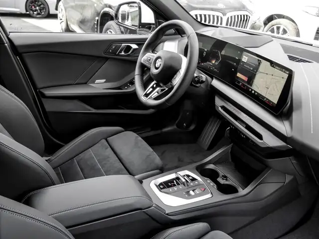 BMW 1 Series view 3