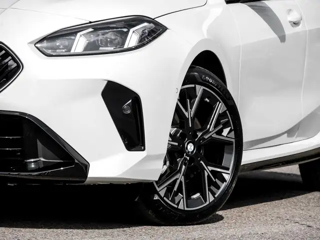 BMW 1 Series view 5
