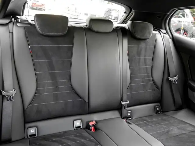 BMW 1 Series view 4