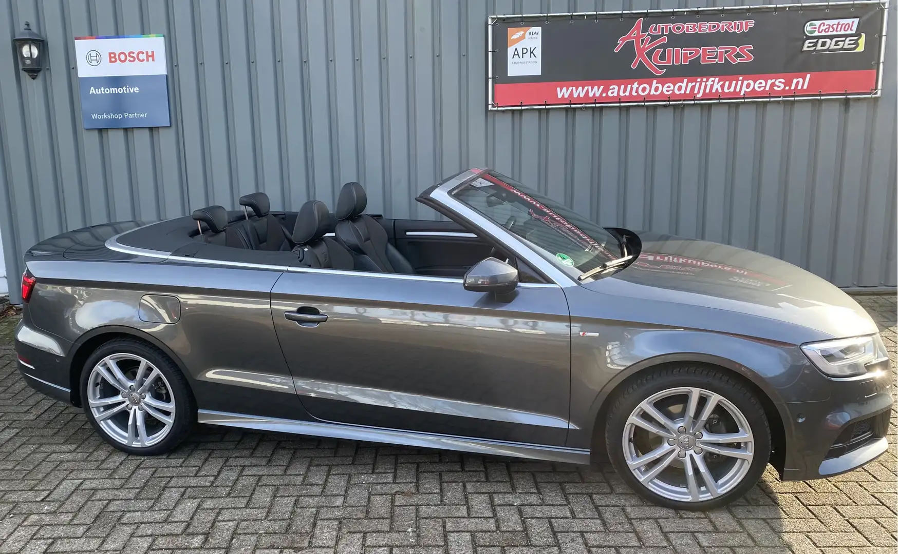 Audi A3 Cabriolet Automaat 1.5 TFSI CoD Sport S Line Editi Gris - 2