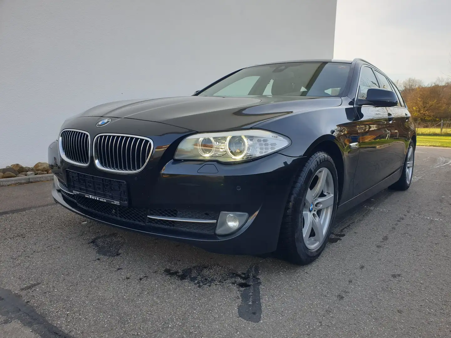 BMW 520 d Touring Aut AHK Händler/Export Xenon Navi USB Noir - 1